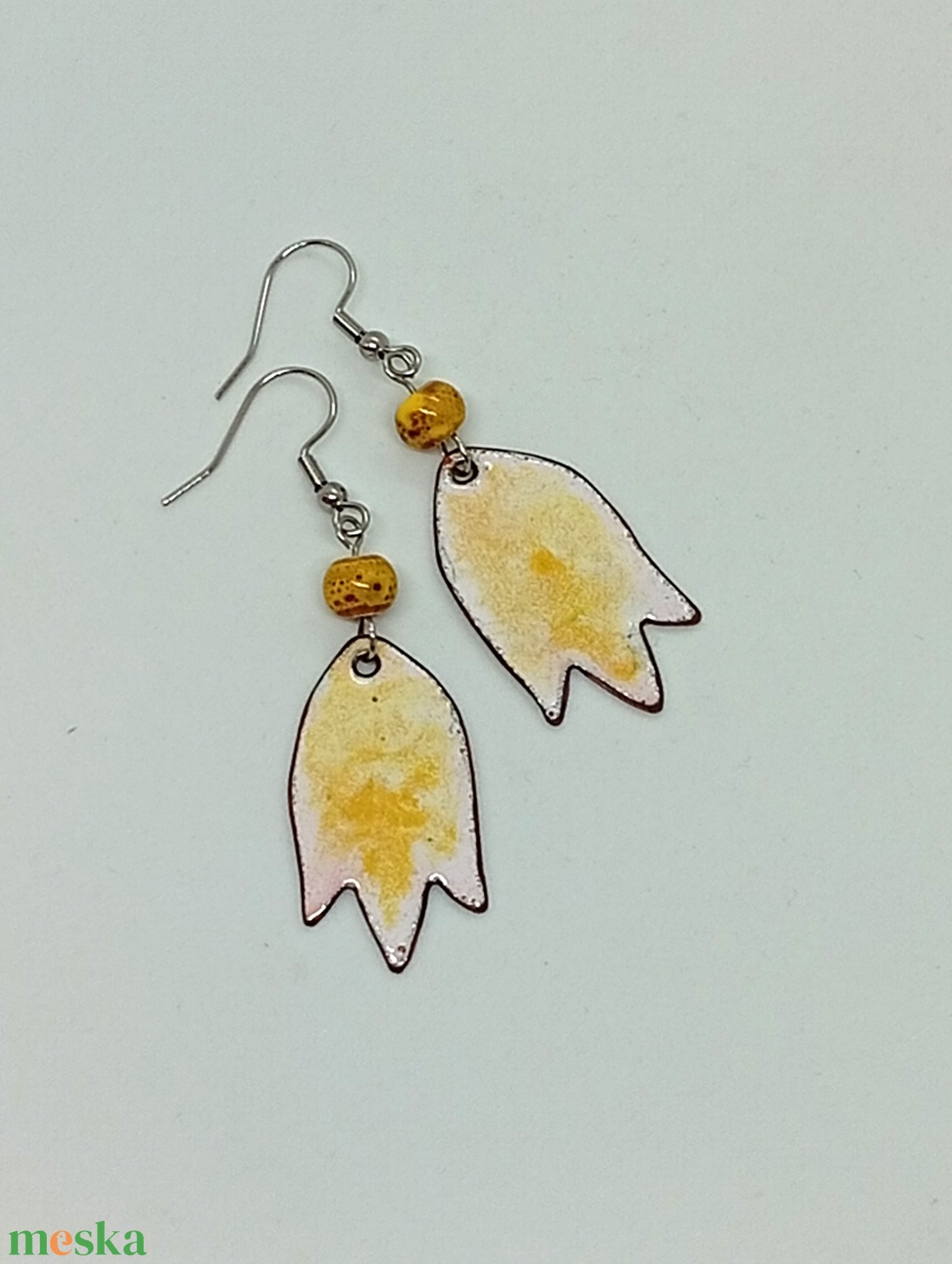 Sárga tulipán  fülbevaló zománc - ékszer - fülbevaló - lógó fülbevaló - Meska.hu