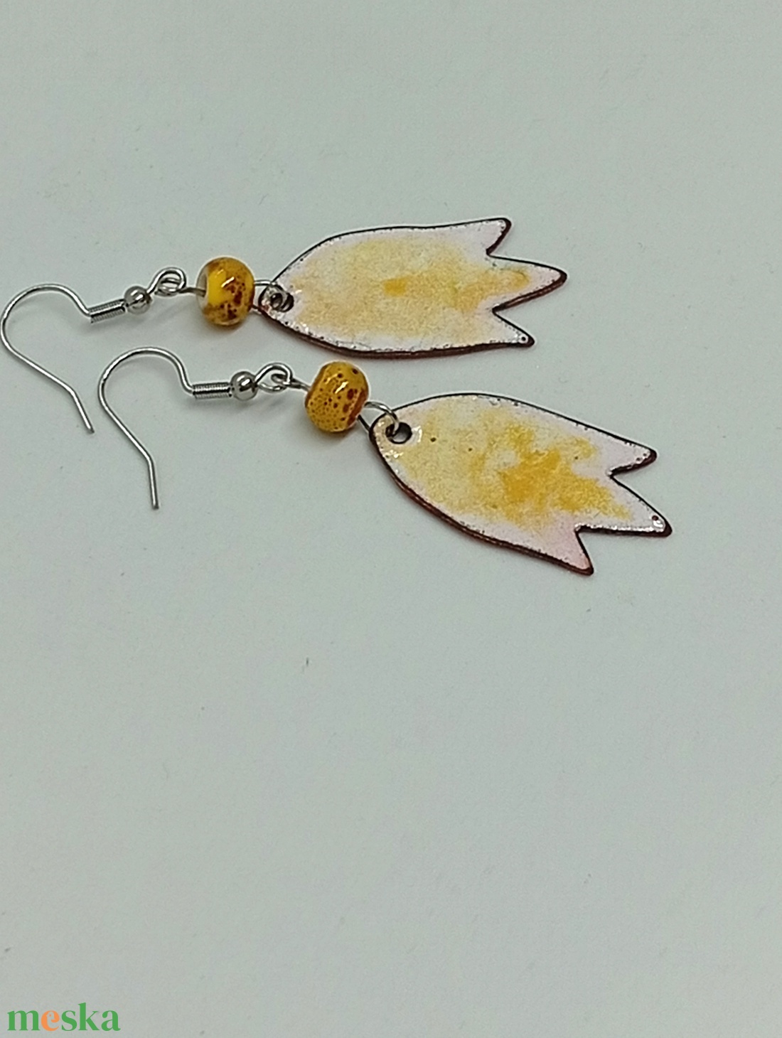 Sárga tulipán  fülbevaló zománc - ékszer - fülbevaló - lógó fülbevaló - Meska.hu