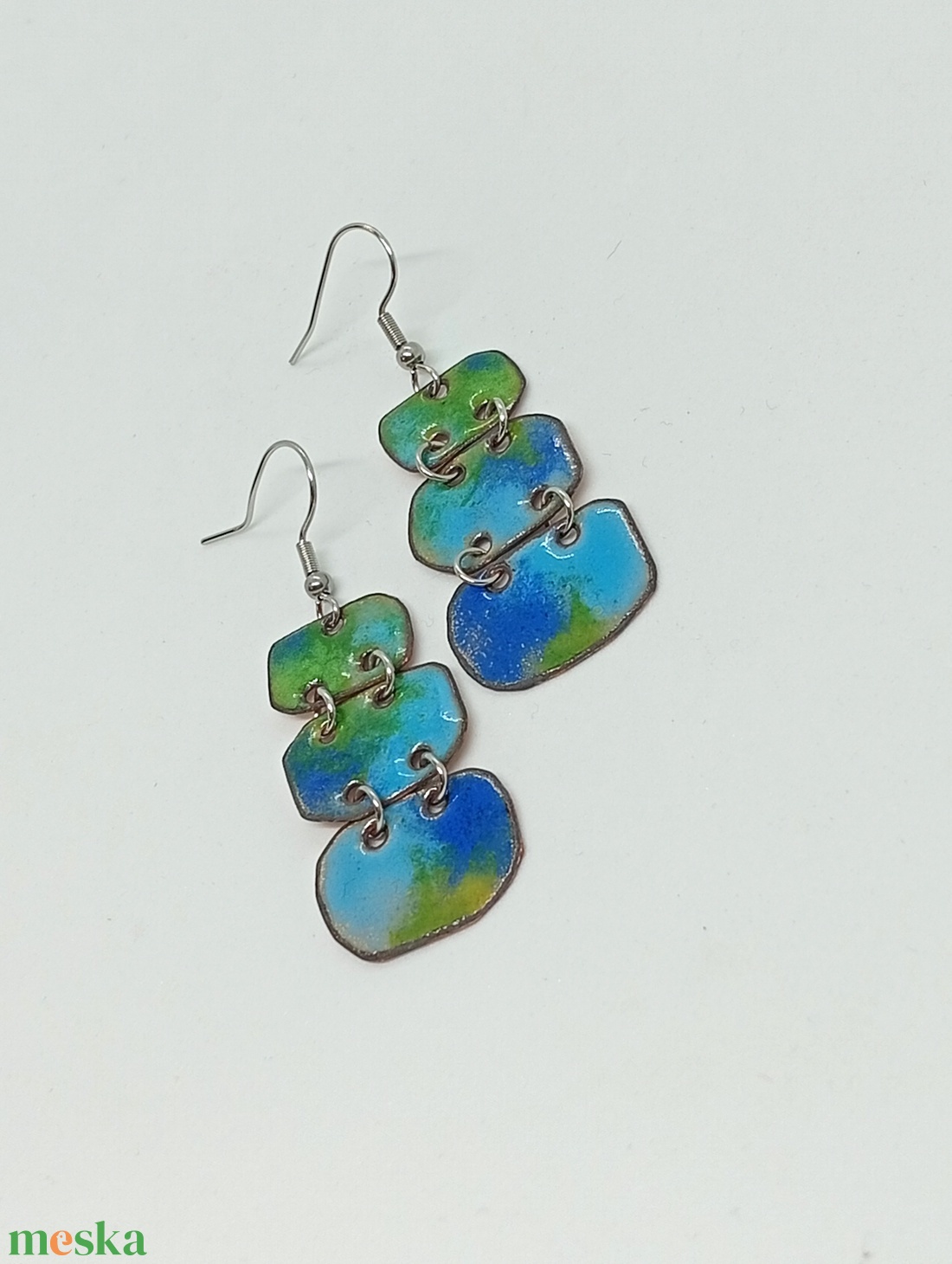 Zöld és kék   fülbevaló zománc - ékszer - fülbevaló - lógó fülbevaló - Meska.hu