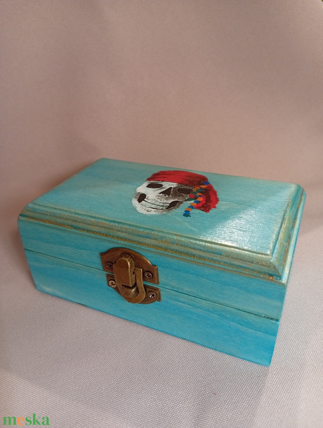 Koponyás kincses doboz - baba - mama - babaszoba dekoráció - gyerekszoba falmatrica - Meska.hu