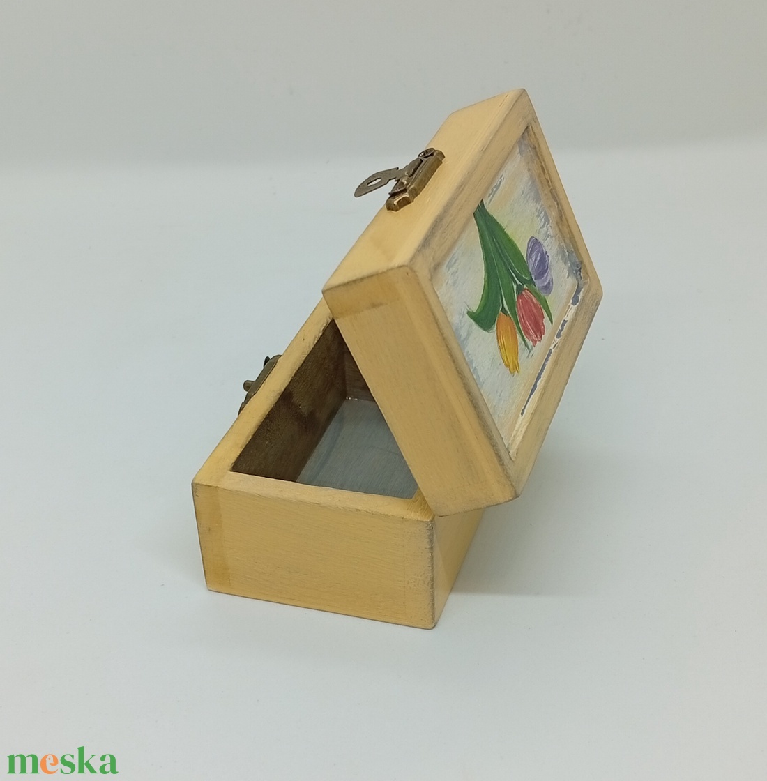 Tulipános pici kincses doboz - baba - mama - babaszoba dekoráció - gyerekszoba falmatrica - Meska.hu