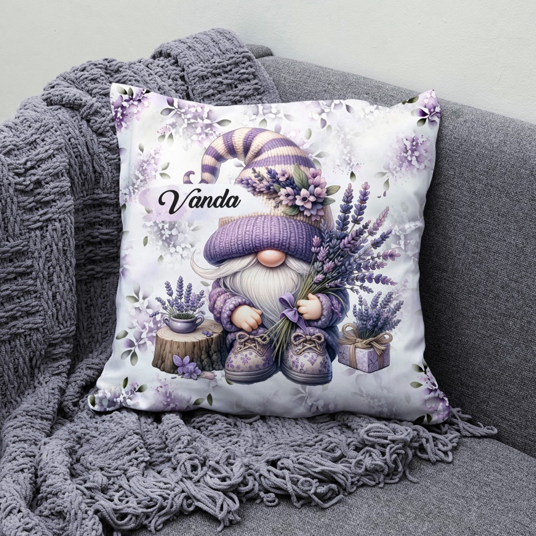 Névvel kérhető - Kedves levendulás manó mintás párna - otthon & életmód - lakástextil - párna & párnahuzat - díszpárna (belsővel együtt) - Meska.hu