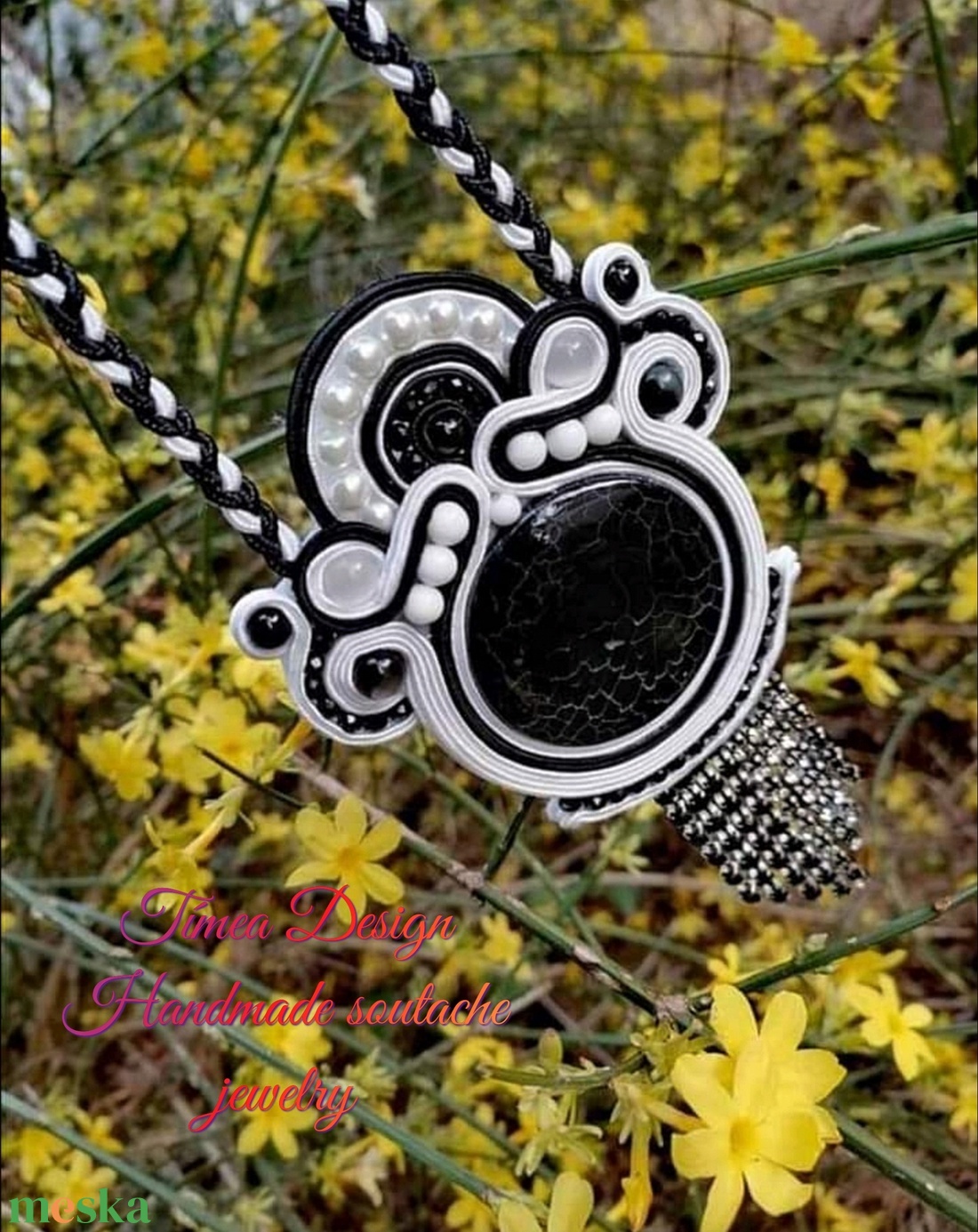 Fekete-fehér nyaklánc - ékszer - nyaklánc - medál - Meska.hu
