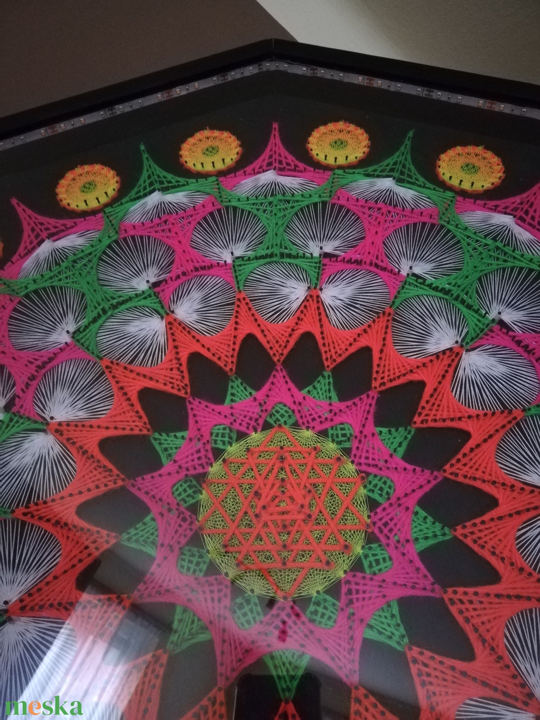 StringArt mandala UV leddel - otthon & életmód - dekoráció - kép & falikép - 3d képek - Meska.hu