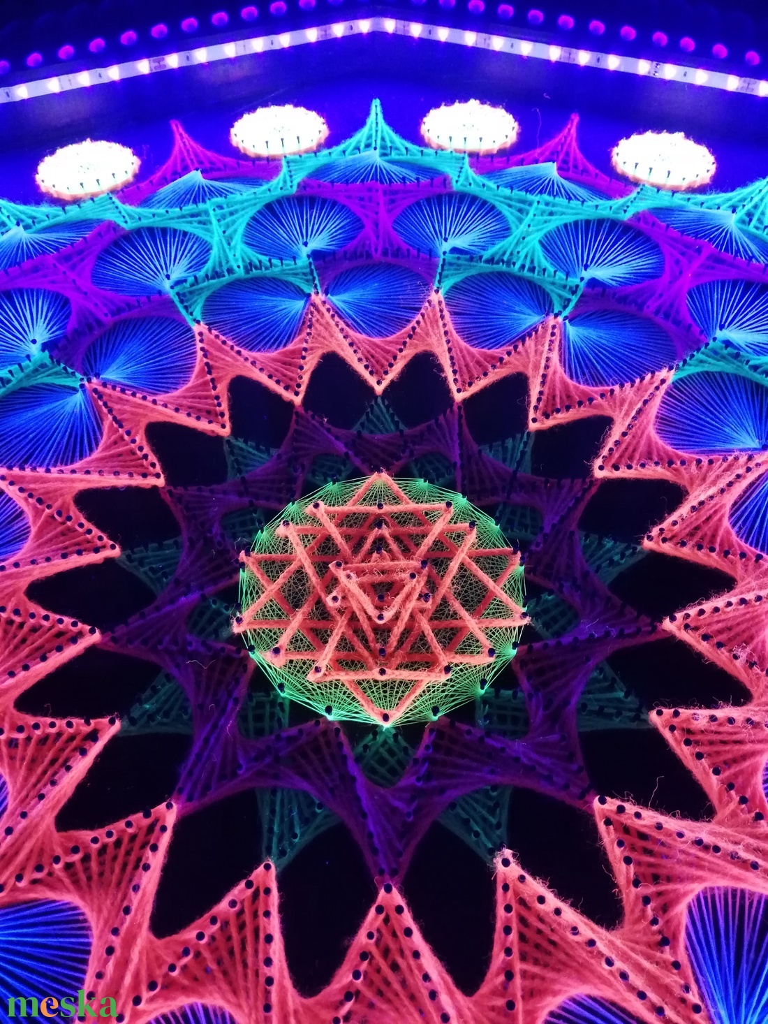 StringArt mandala UV leddel - otthon & életmód - dekoráció - kép & falikép - 3d képek - Meska.hu