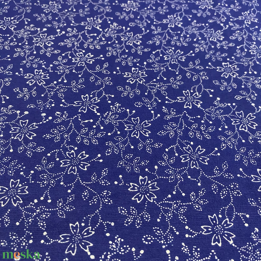 Kékfestő póló búzavirágos mintával V-nyakú - ruha & divat - női ruha - póló, felső - Meska.hu