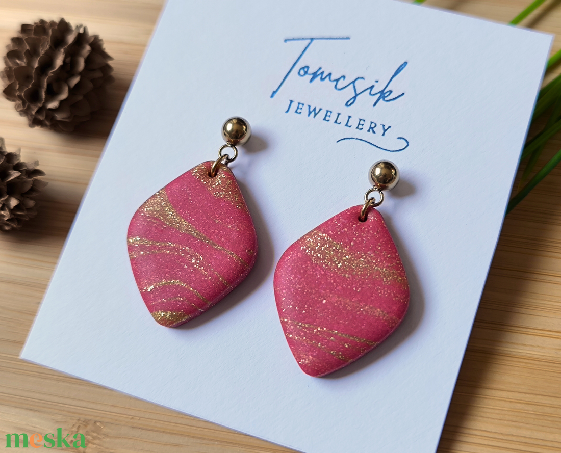 Fülbevaló - Piros és arany márvány - ékszer - fülbevaló - lógó fülbevaló - Meska.hu