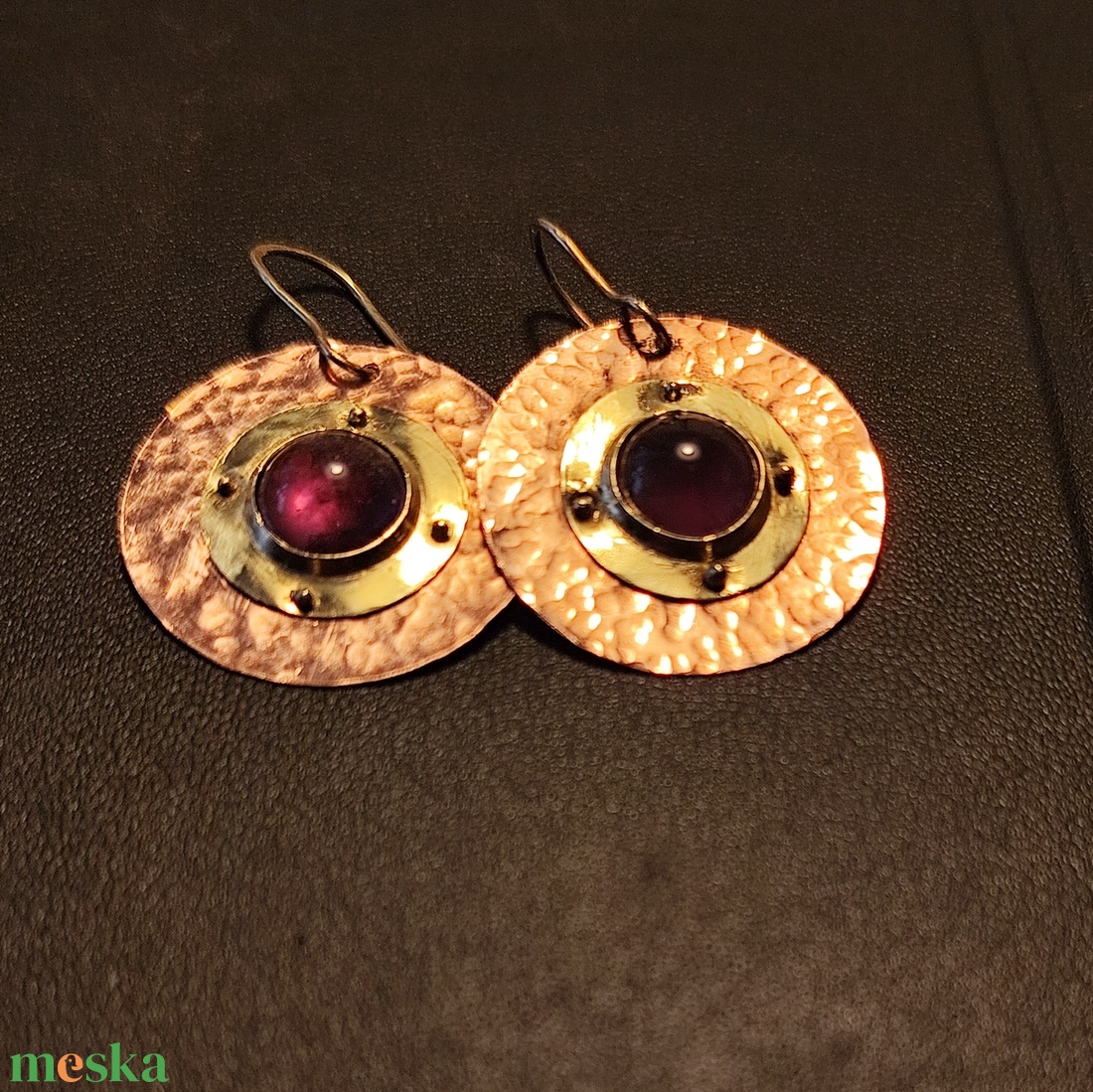 Korong alakú fülbevaló ametiszt kővel - ékszer - fülbevaló - lógós kerek fülbevaló - Meska.hu