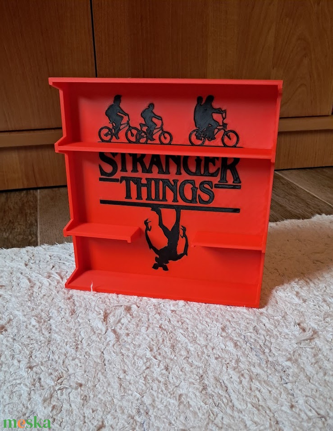 Stranger Things Kinder Joy figura tartó állvány tartókkal - otthon & életmód - dekoráció - asztal és polc dekoráció - asztaldísz - Meska.hu