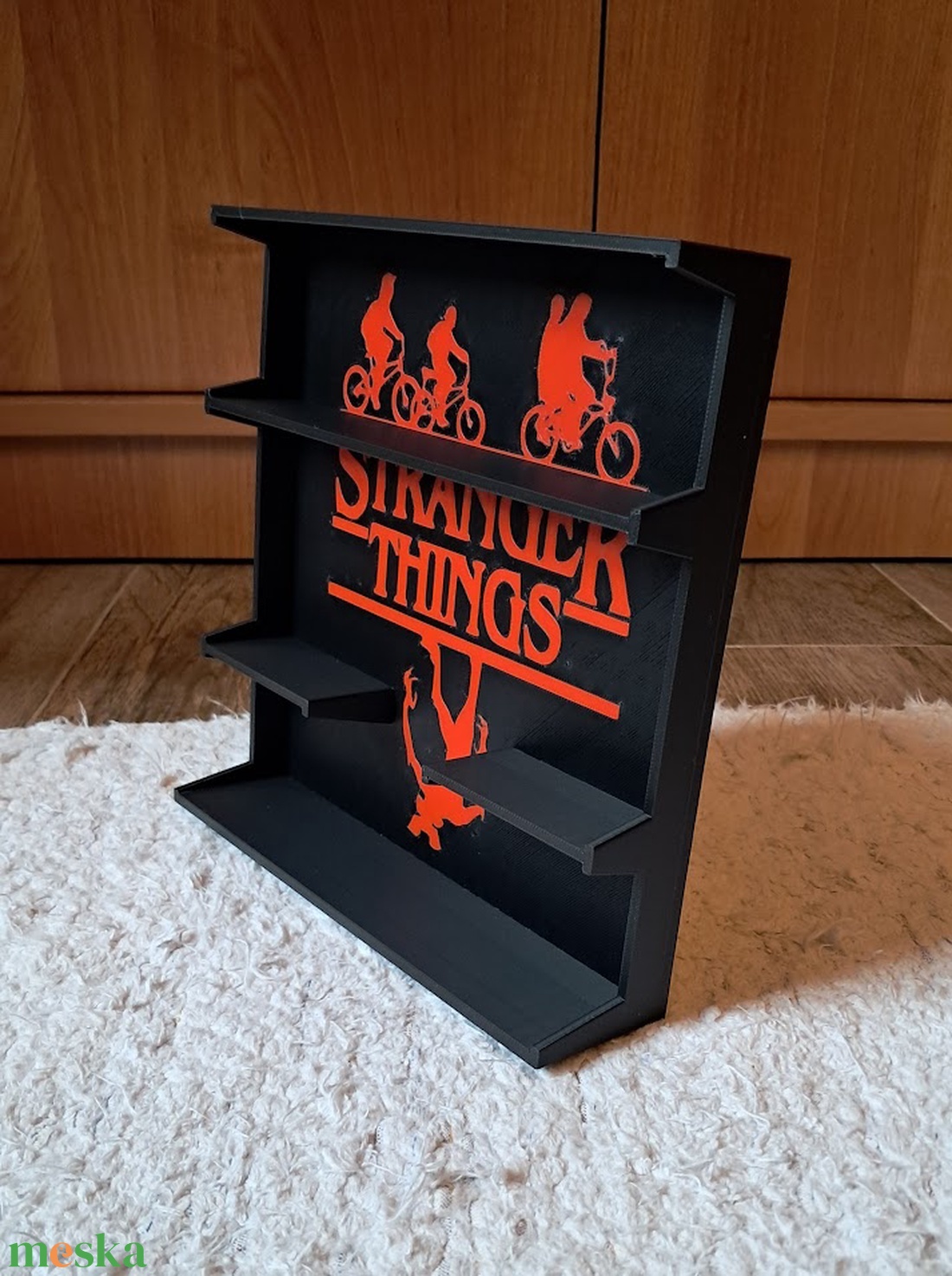 Stranger Things Kinder Joy figura tartó állvány tartókkal - otthon & életmód - dekoráció - asztal és polc dekoráció - asztaldísz - Meska.hu