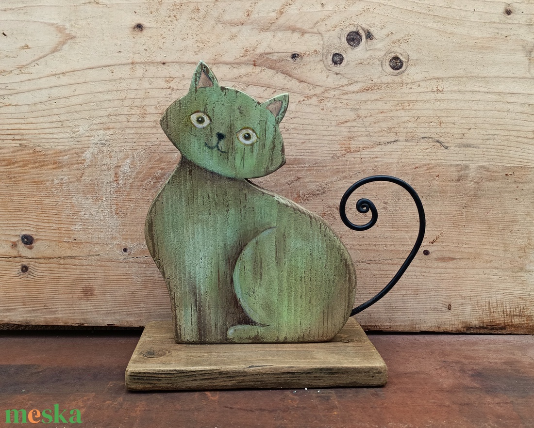 Fából készült festett rusztikus, antikolt macska, cica fatalpon - otthon & életmód - dekoráció - dekoratív figurák és szobrok - Meska.hu