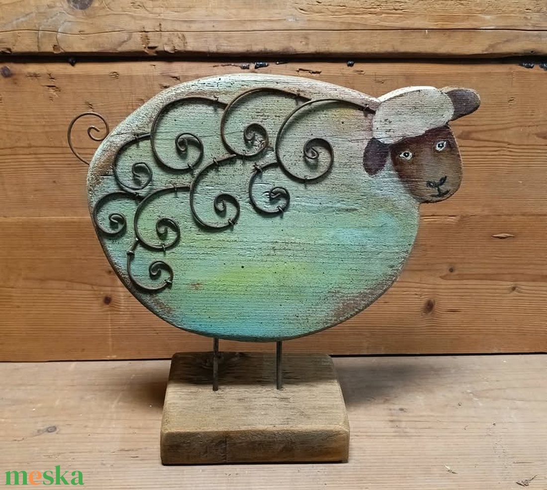 Fából készült festett rusztikus, antikolt bárány fatalpon - otthon & életmód - dekoráció - dekoratív figurák és szobrok - Meska.hu