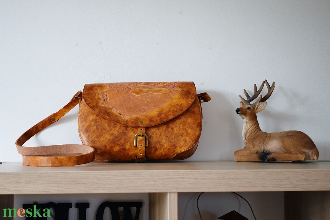 Marhabőr táska szarvas vésettel - táska & tok - kézitáska & válltáska - válltáska - Meska.hu