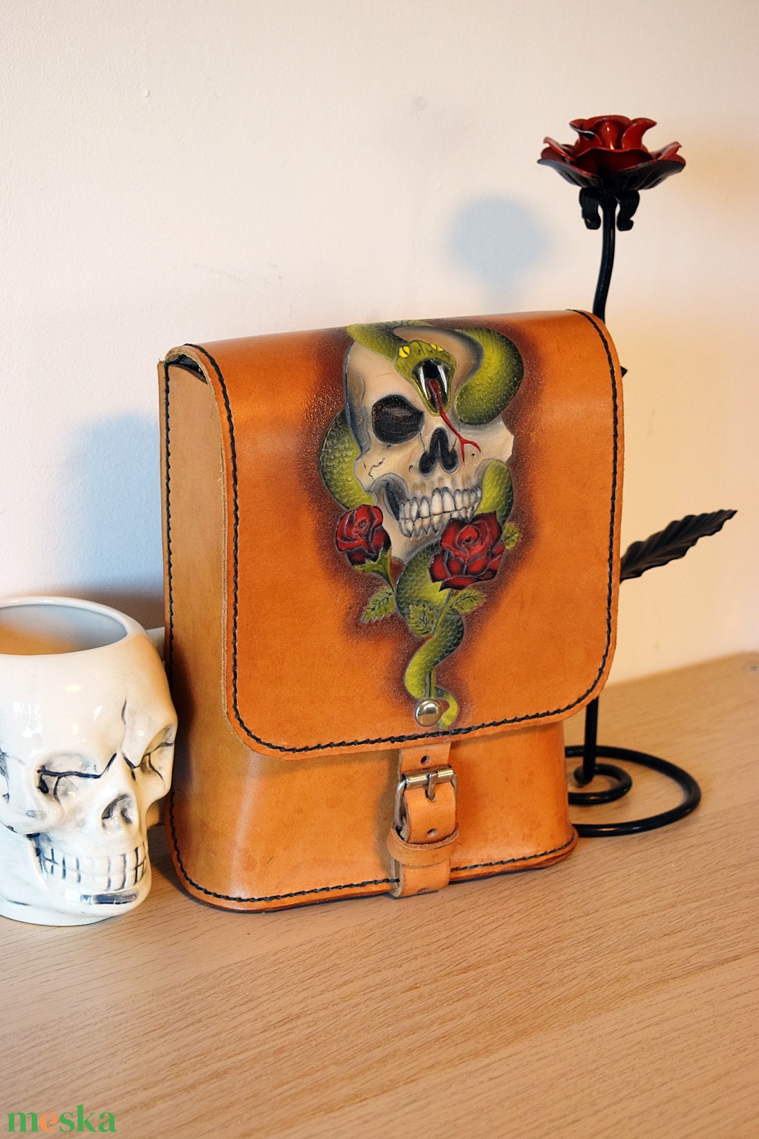 Bőr övtáska / combtáska koponya , rózsa és kígyó vésettel - táska & tok - övtáska - Meska.hu