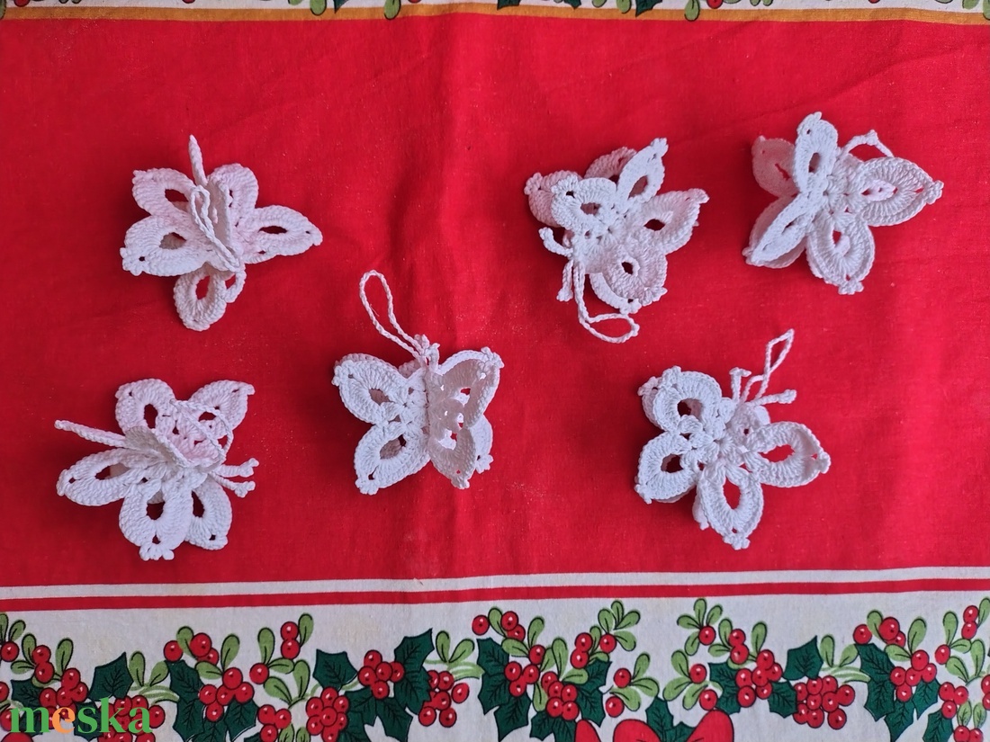Horgolt díszek  - otthon & életmód - dekoráció - asztal és polc dekoráció - horgolt & csipketerítő - Meska.hu