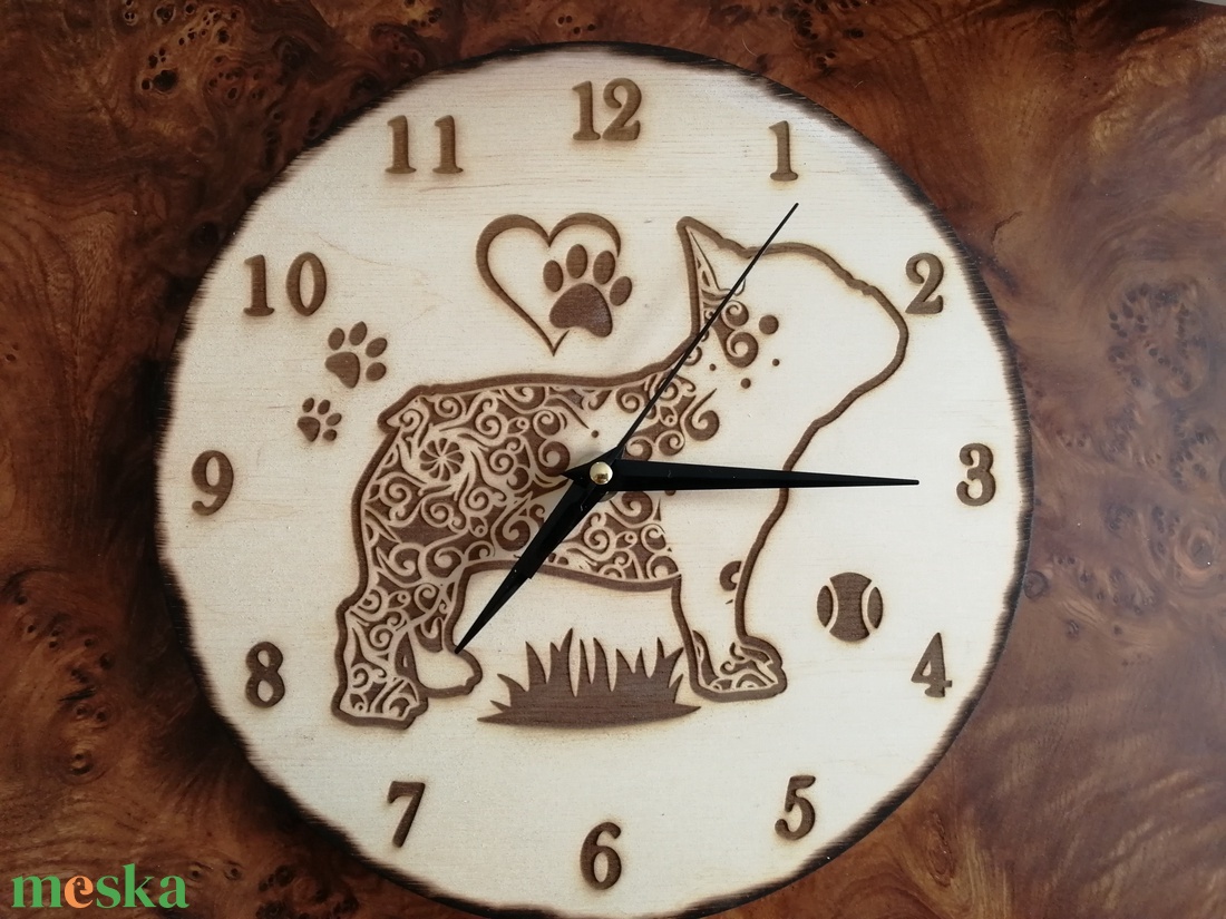 Bulldog mintás falióra - otthon & életmód - dekoráció - fali és függő dekoráció - falióra & óra - Meska.hu