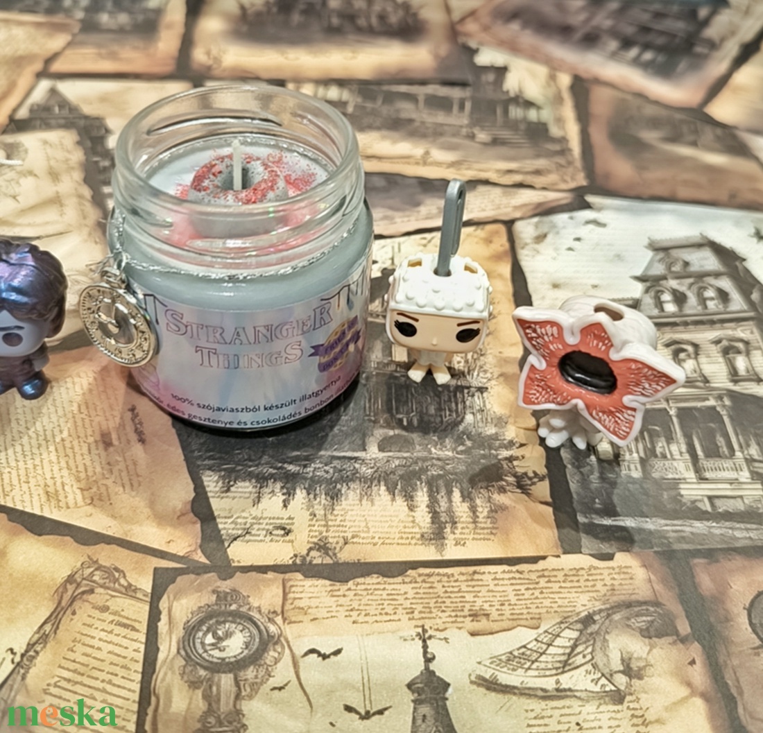 Stranger Things illatgyertya - otthon & életmód - gyertya, illat, aroma - gyertya - Meska.hu