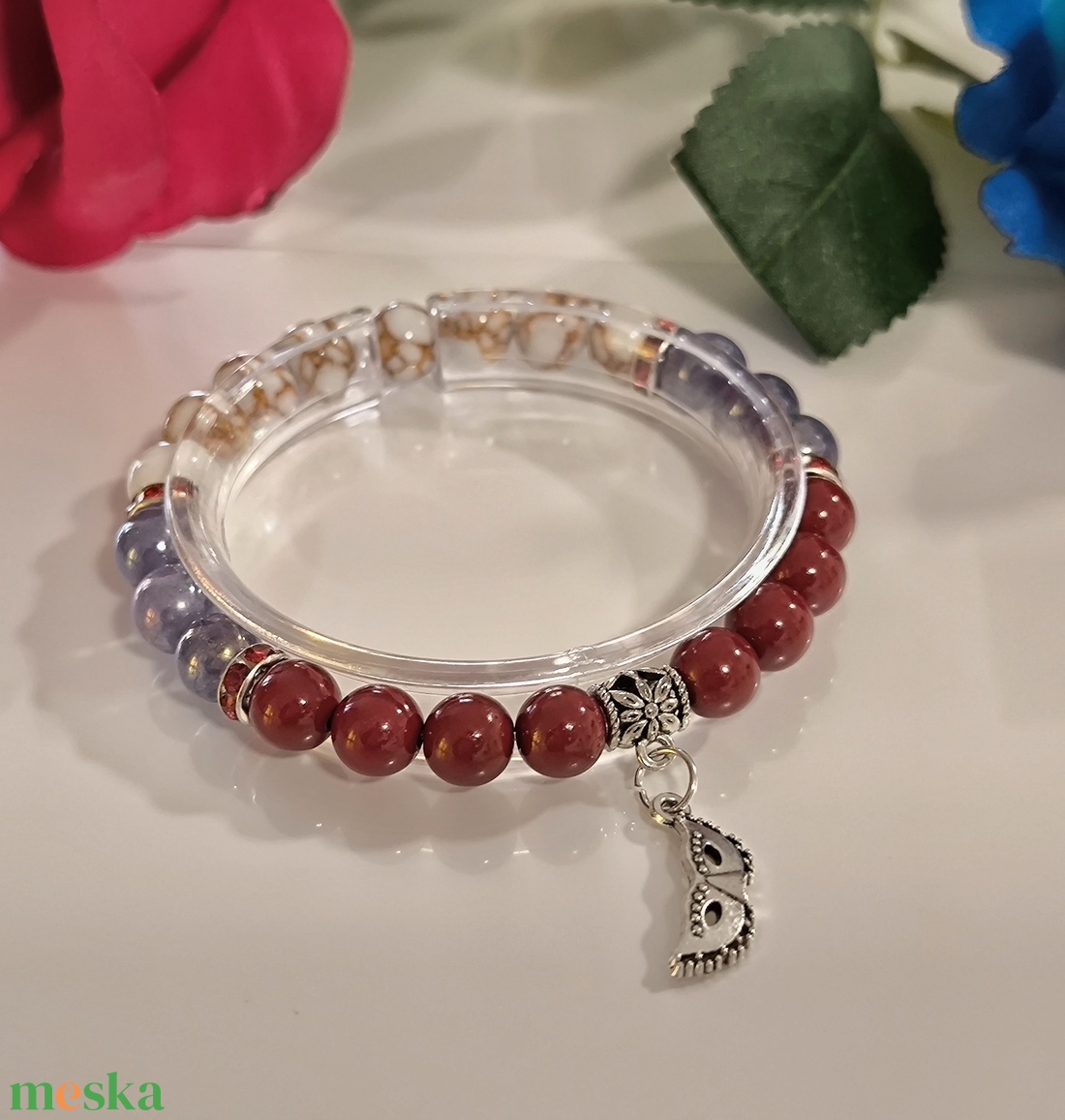 Ásvány karkötő - maszk medállal - ékszer - karkötő - karkötő medállal - Meska.hu