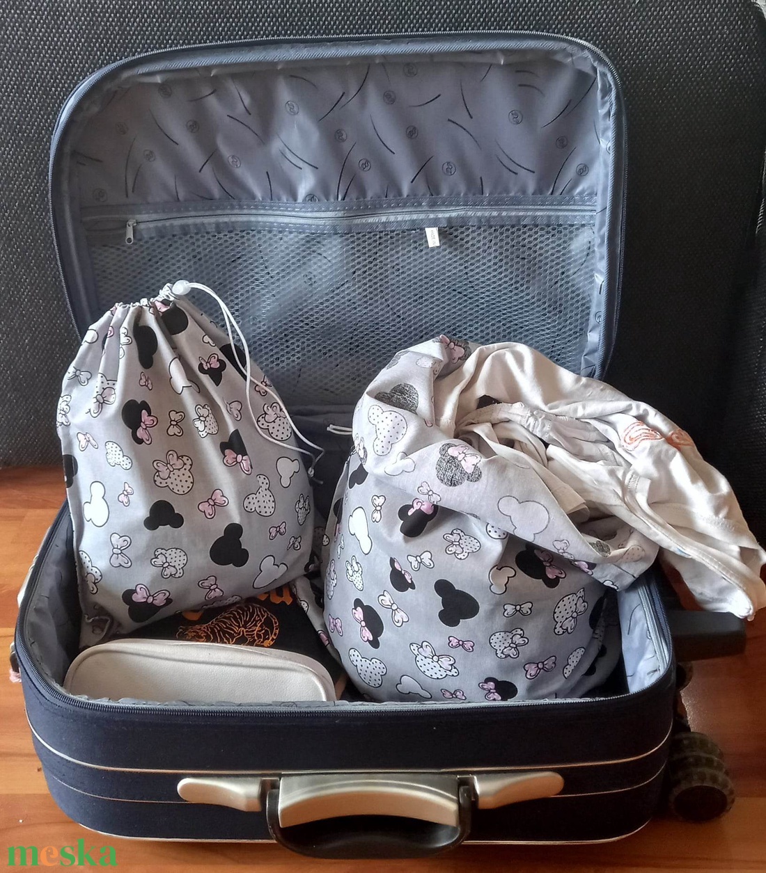 Szennyestartó zsák szett utazáshoz táskába, bőröndbe Minnie - otthon & életmód - tárolás & rendszerezés - szennyestartó - Meska.hu Szennyestartó zsák szett utazáshoz táskába, bőröndbe Minnie - otthon & életmód - tárolás & rendszerezés - szennyestartó - Meska.hu