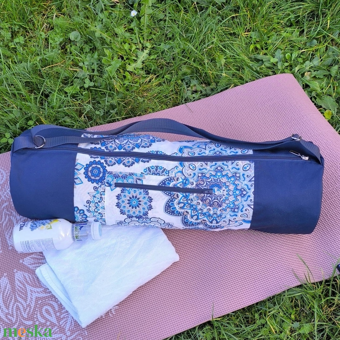 Jóga-, pilates-, tornamatrac táska óceánkék mandalás - táska & tok - edzőtáskák - edzőtáskák - Meska.hu Jóga-, pilates-, tornamatrac táska óceánkék mandalás - táska & tok - edzőtáskák - edzőtáskák - Meska.hu