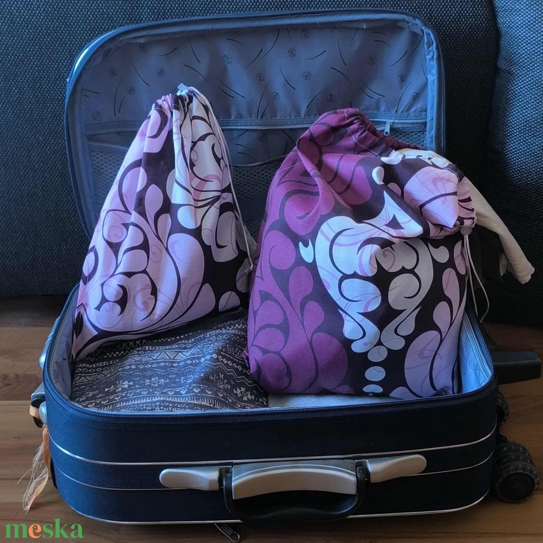 Szennyestartó zsák szett utazáshoz táskába, bőröndbe lila cifra mintás - otthon & életmód - tárolás & rendszerezés - szennyestartó - Meska.hu