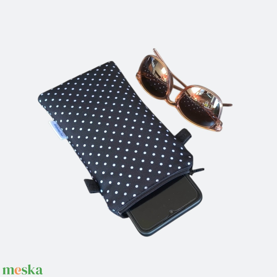 Vízlepergető mobiltok fekete pöttyös - táska & tok - pénztárca & más tok - telefontok - Meska.hu