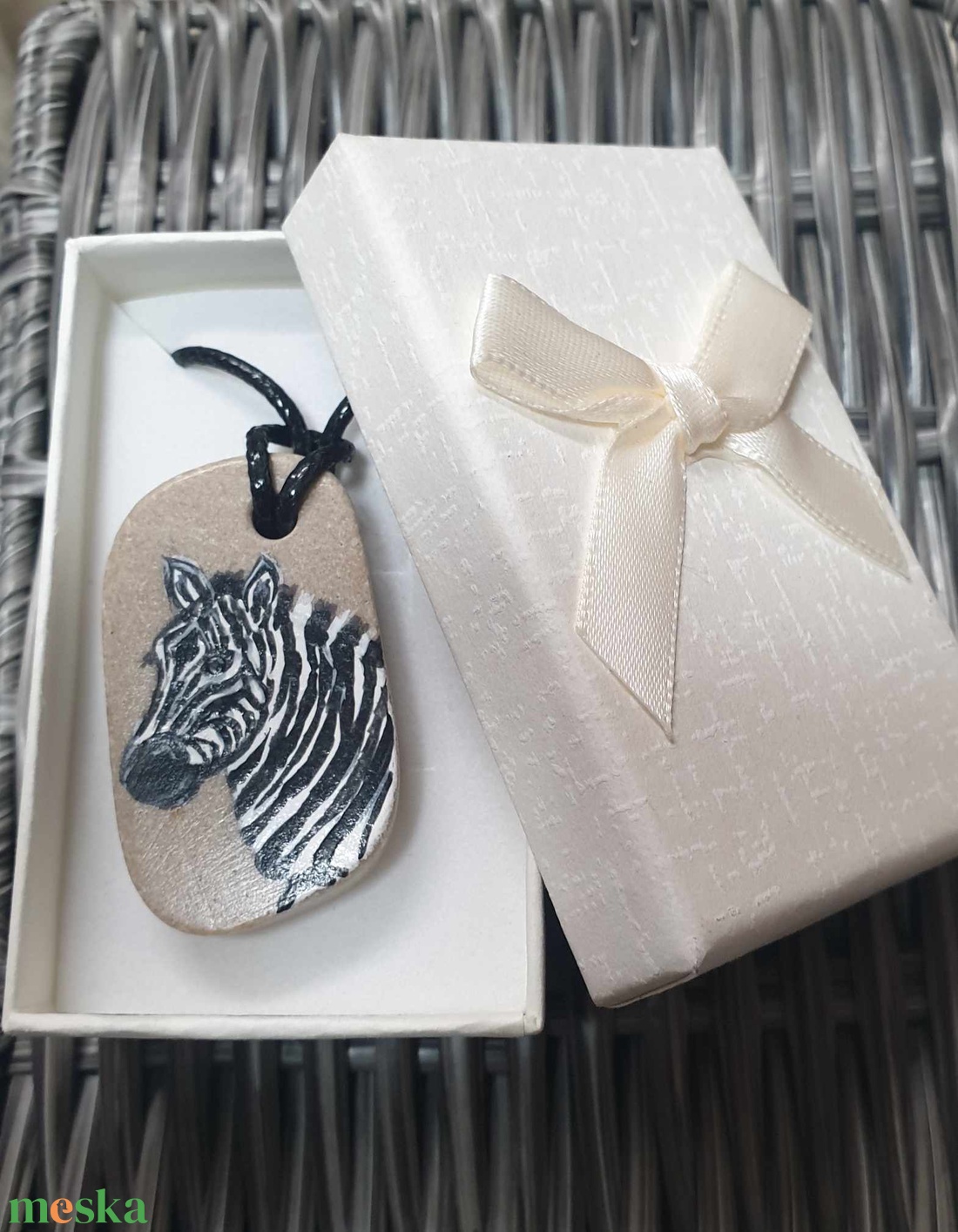 Ritánti medál, Zebra - ékszer - nyaklánc - medál - Meska.hu Ritánti medál, Zebra - ékszer - nyaklánc - medál - Meska.hu