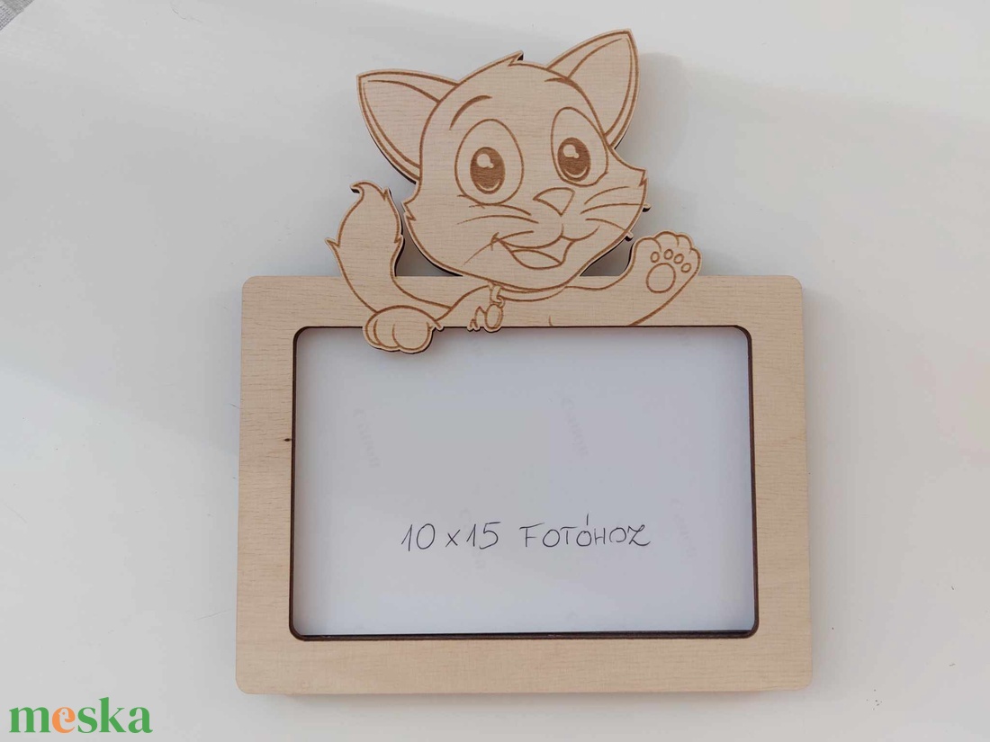 TotiWood cicás képkeret integető cica, 10x15 képhez - otthon & életmód - dekoráció - kép & falikép - képkeret - Meska.hu TotiWood cicás képkeret integető cica, 10x15 képhez - otthon & életmód - dekoráció - kép & falikép - képkeret - Meska.hu