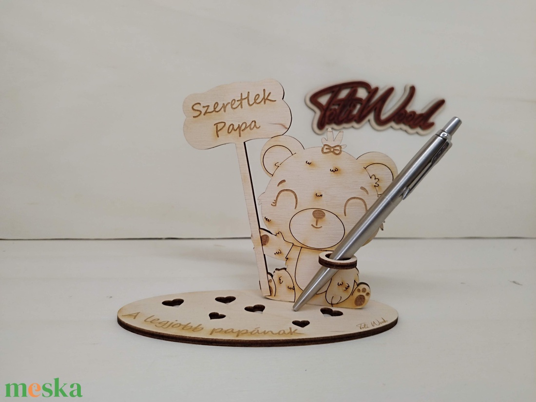 Macis tolltartó: Szeretlek Papa - otthon & életmód - papír, írószer - tolltartó & ceruzatekercs - Meska.hu Macis tolltartó: Szeretlek Papa - otthon & életmód - papír, írószer - tolltartó & ceruzatekercs - Meska.hu