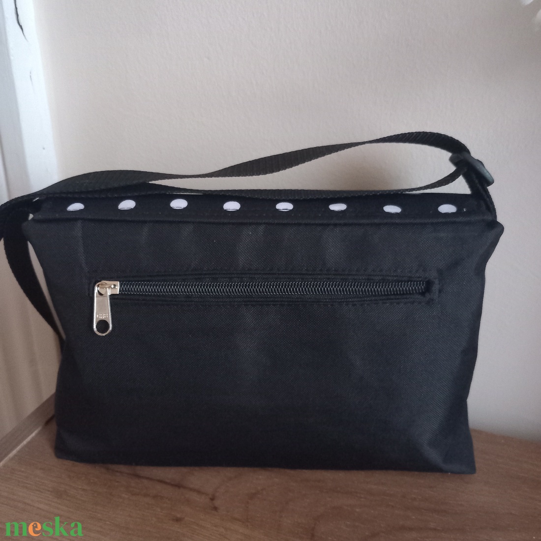 Babos crossbody táska - táska & tok - kézitáska & válltáska - vállon átvethető táska - Meska.hu Babos crossbody táska - táska & tok - kézitáska & válltáska - vállon átvethető táska - Meska.hu
