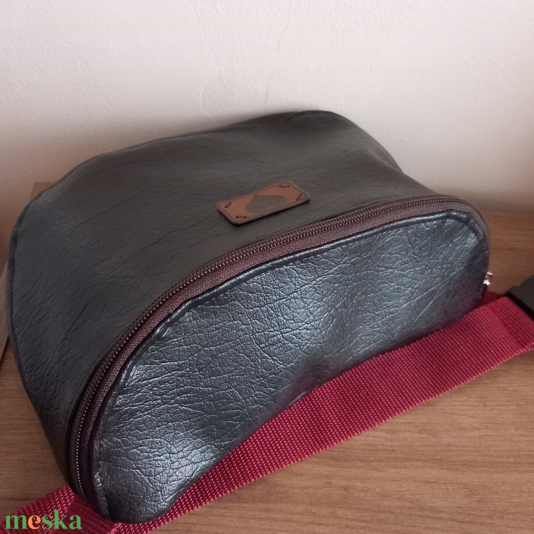 Csoki -műbőr kistáska /oldaltáska/övtáska - táska & tok - kézitáska & válltáska - vállon átvethető táska - Meska.hu