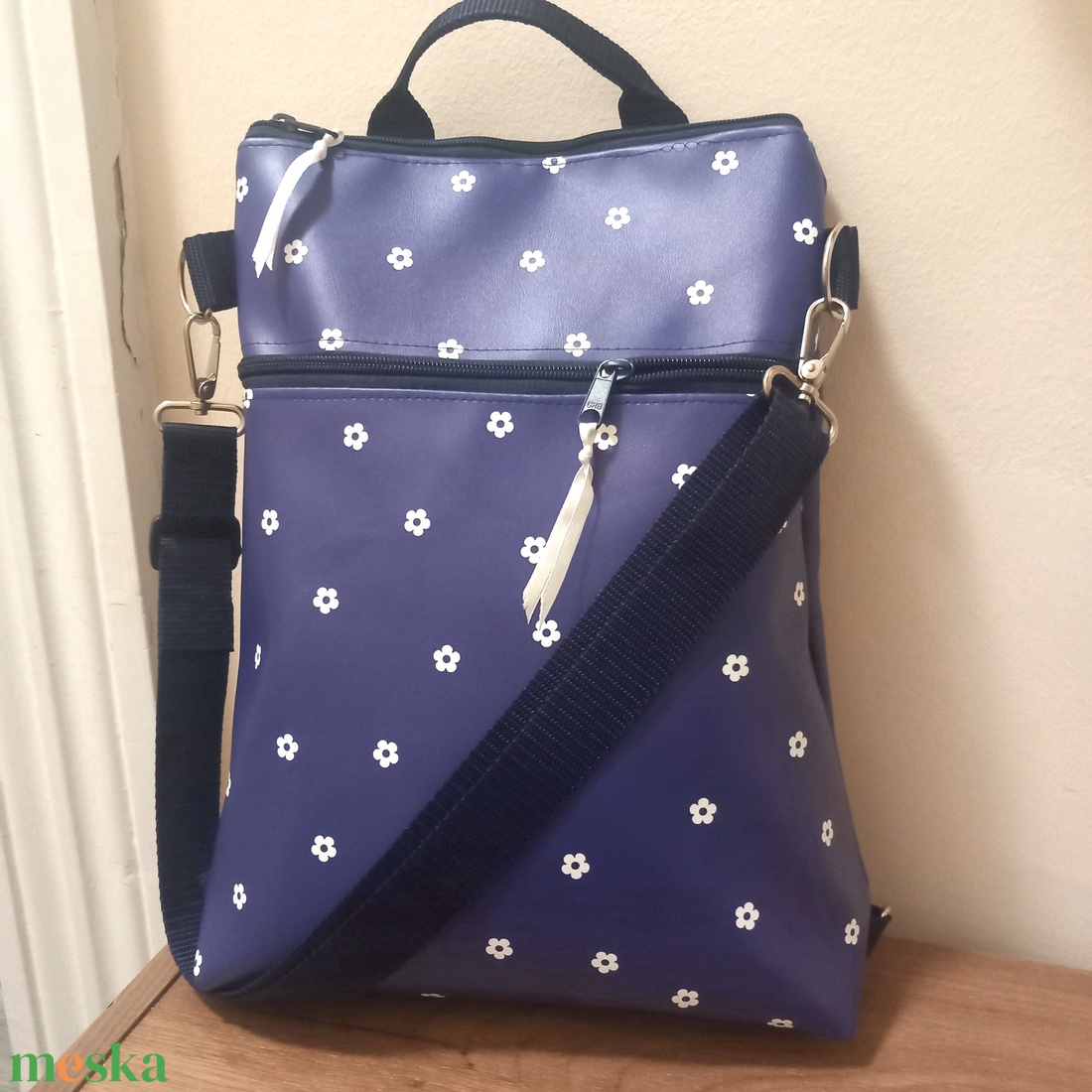 Kisvirágos mübőr hátizsák/válltáska - táska & tok - hátizsák - kishátizsák - Meska.hu