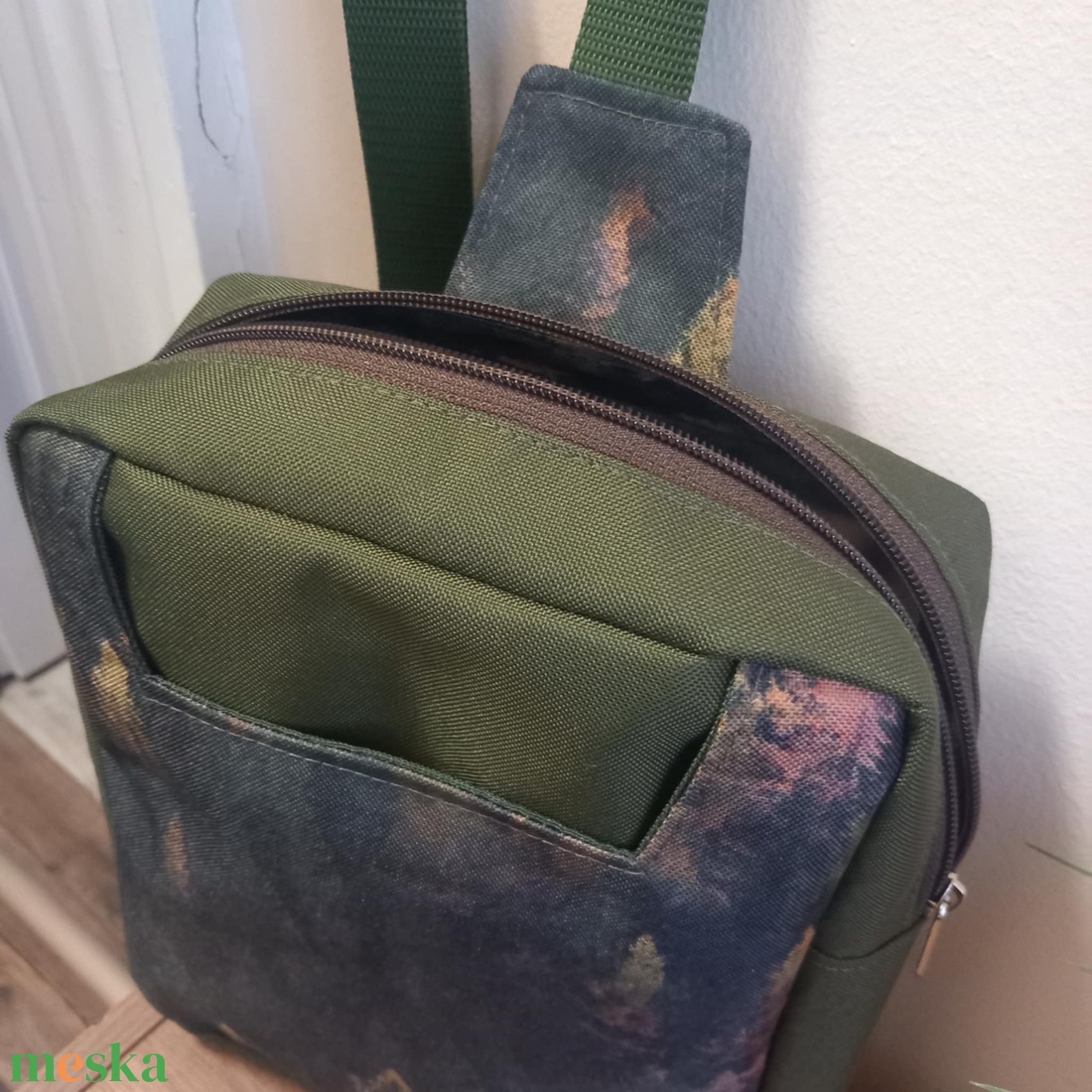 Fenyő- férfi hátizsák/testtáska - táska & tok - kézitáska & válltáska - vállon átvethető táska - Meska.hu