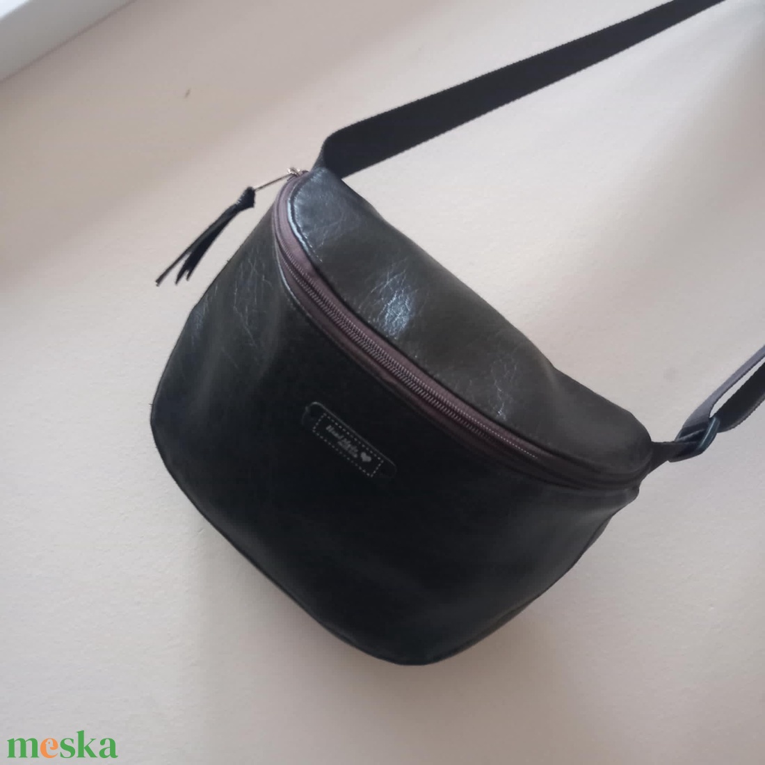 Csoki műbőr crossbody - táska & tok - kézitáska & válltáska - vállon átvethető táska - Meska.hu