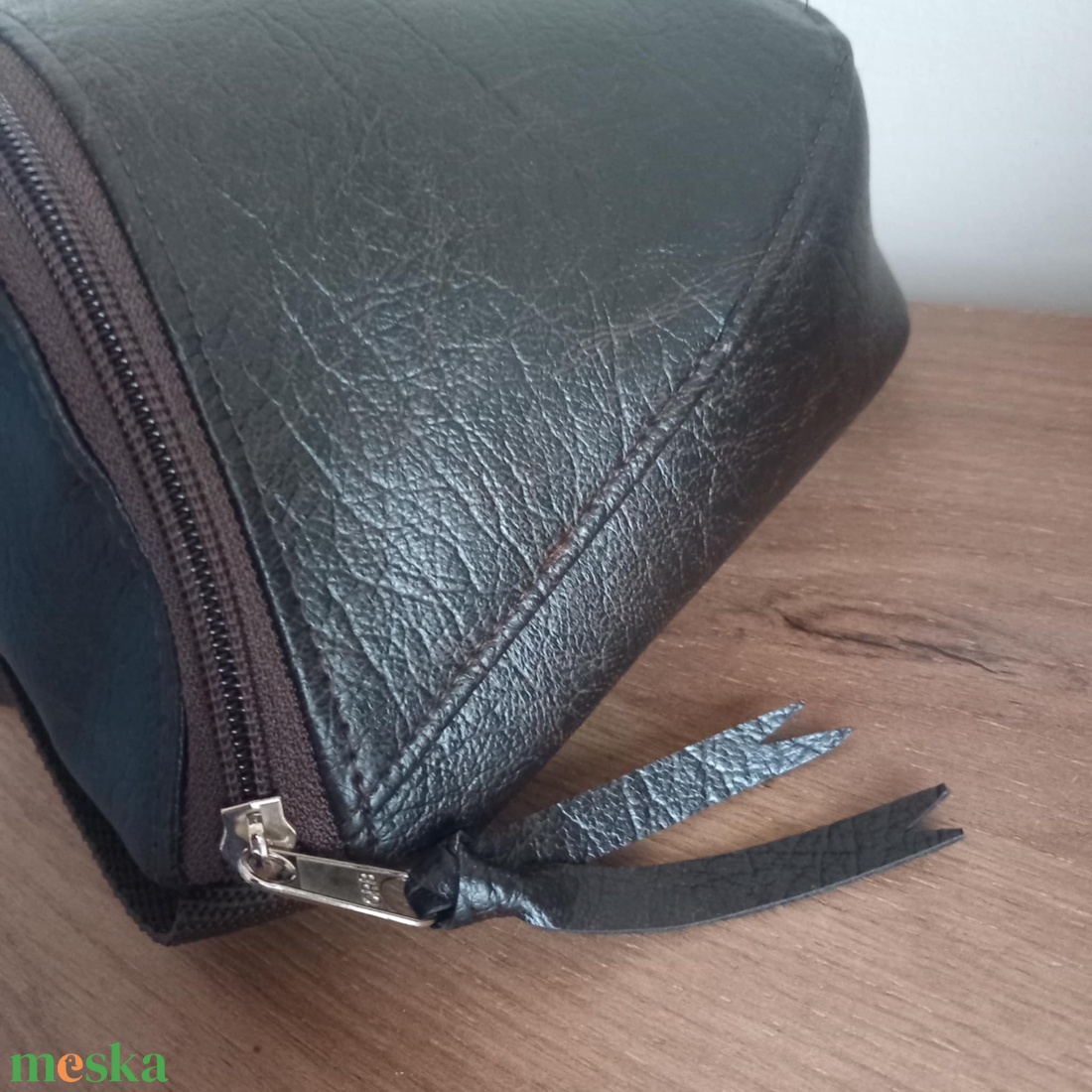 Csoki műbőr crossbody - táska & tok - kézitáska & válltáska - vállon átvethető táska - Meska.hu