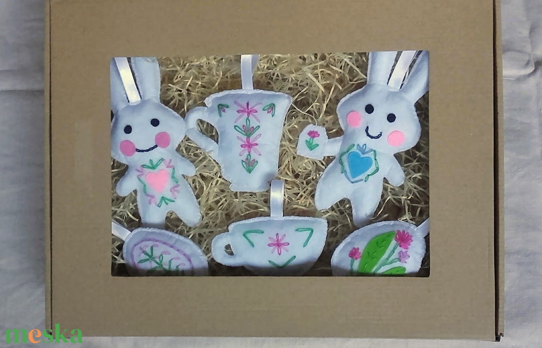 Nyuszis ajándékcsomag dobozban - otthon & életmód - dekoráció - fali és függő dekoráció - függődísz - Meska.hu