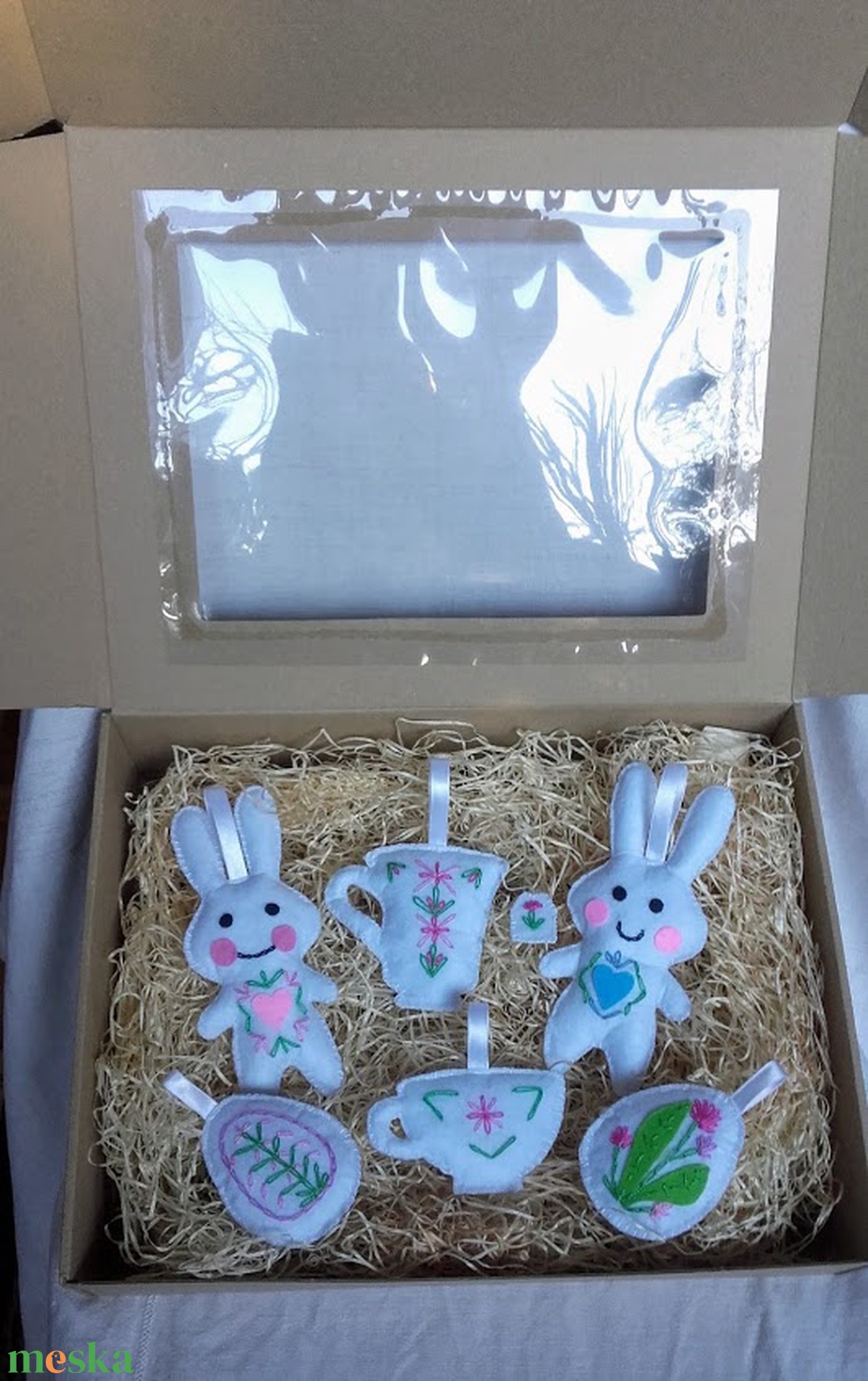 Nyuszis ajándékcsomag dobozban - otthon & életmód - dekoráció - fali és függő dekoráció - függődísz - Meska.hu