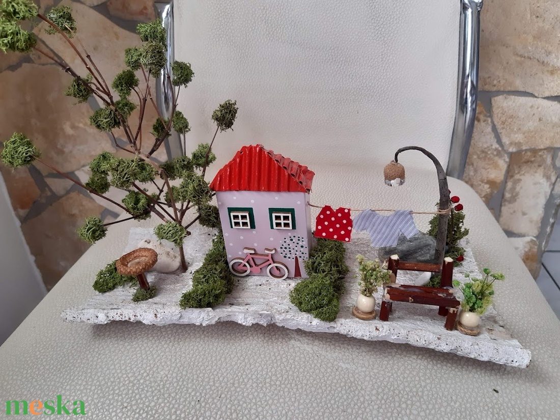 Csendélet házikóval - otthon & életmód - dekoráció - asztal és polc dekoráció - asztaldísz - Meska.hu