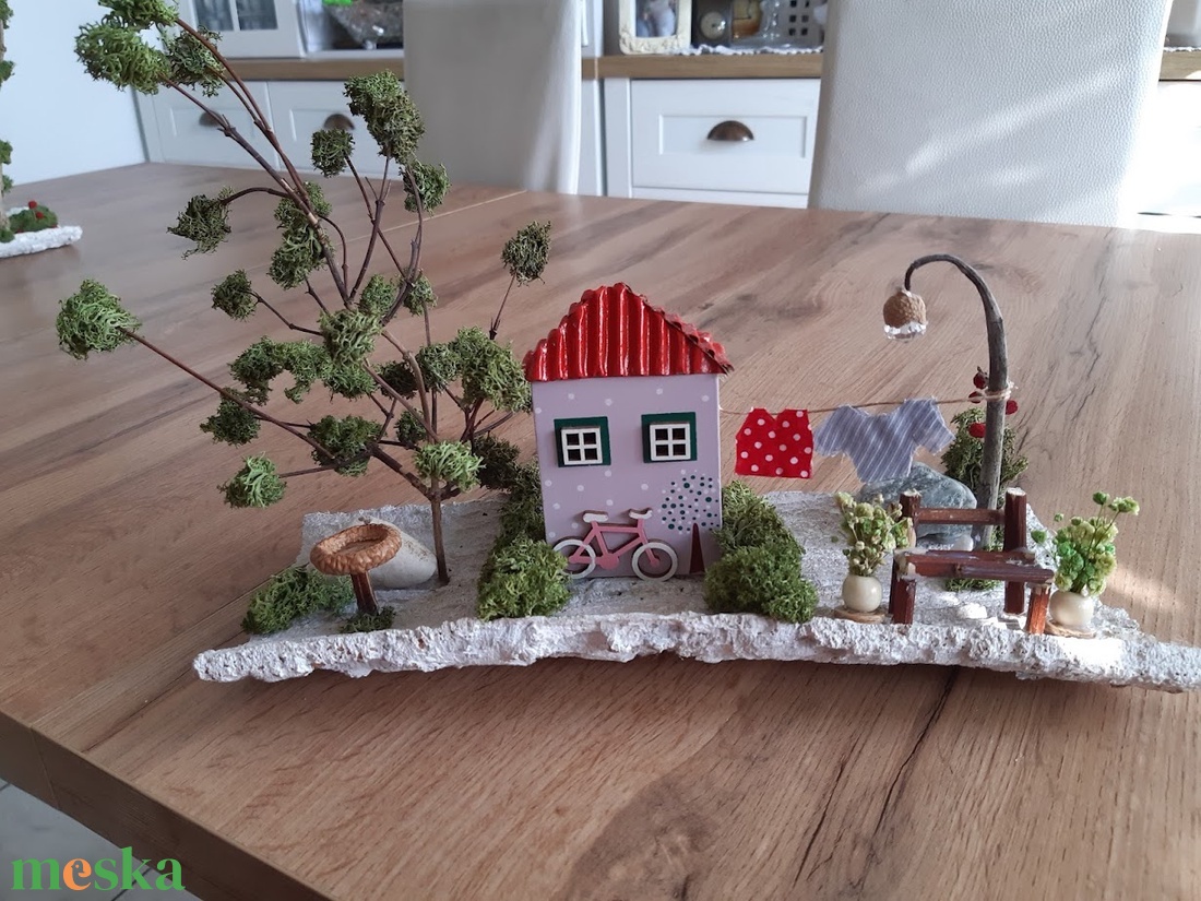 Csendélet házikóval - otthon & életmód - dekoráció - asztal és polc dekoráció - asztaldísz - Meska.hu