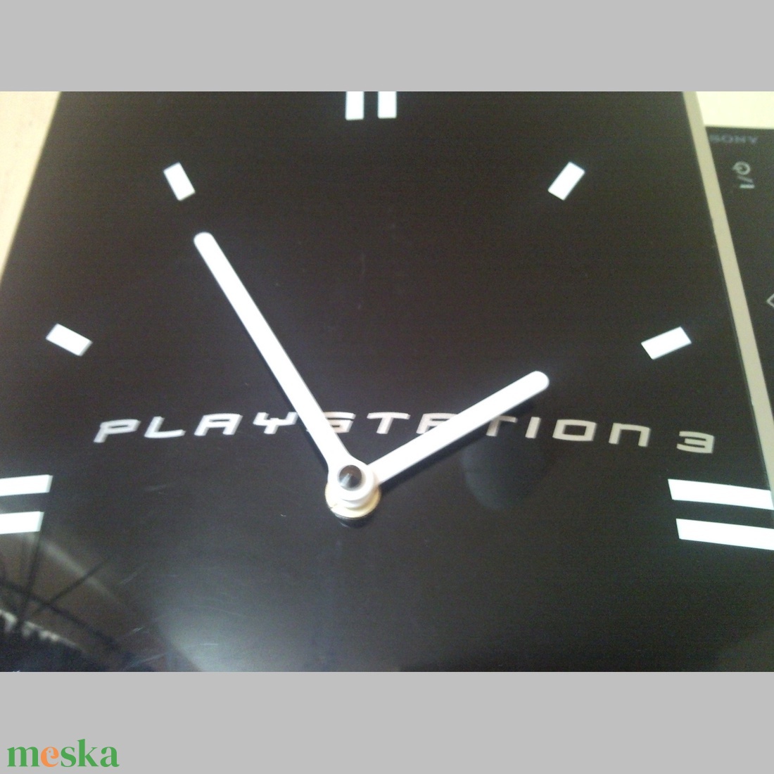 PlayStation falióra és asztali óra videójáték konzolból nem csak férfiaknak - PS3 - otthon & életmód - dekoráció - fali és függő dekoráció - falióra & óra - Meska.hu PlayStation falióra és asztali óra videójáték konzolból nem csak férfiaknak - PS3 - otthon & életmód - dekoráció - fali és függő dekoráció - falióra & óra - Meska.hu