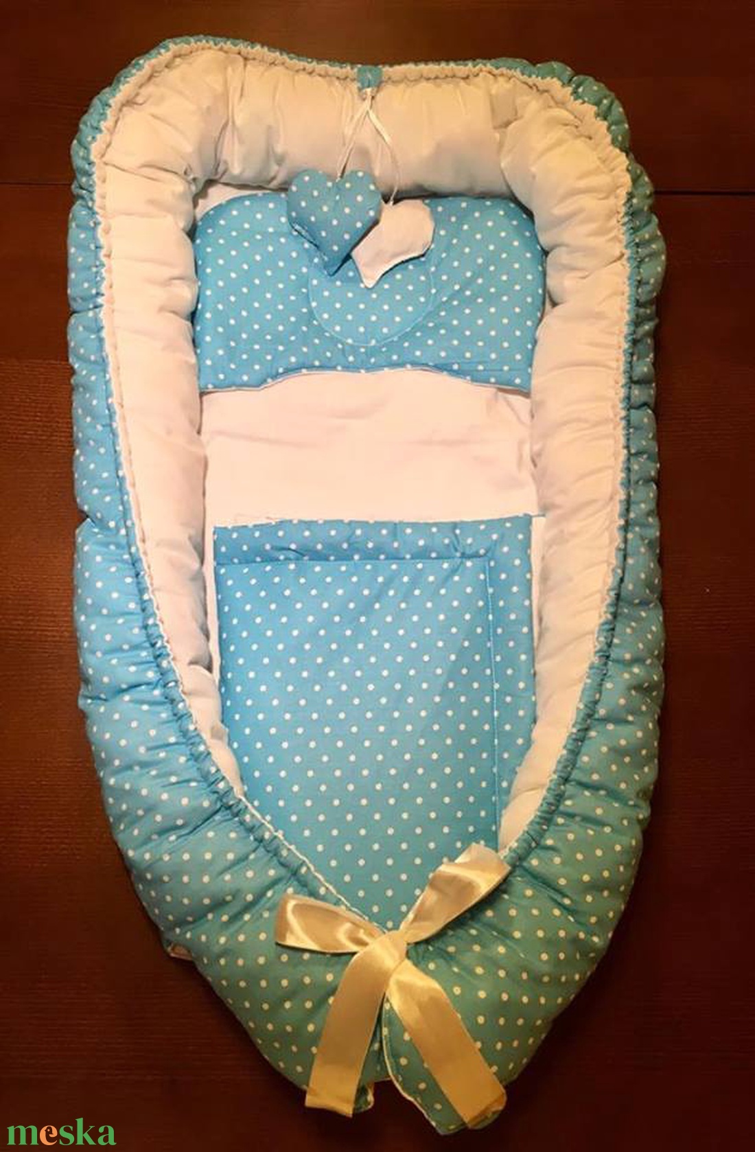 Azúr pöttyök babafészek -  - Meska.hu