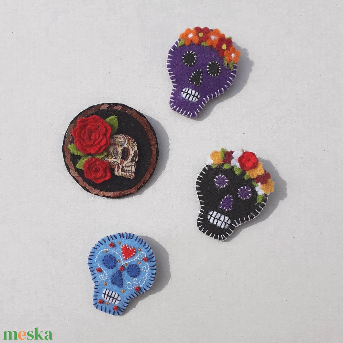 !NYÁRI AKCIÓ! -20% kedvezmény - Kitűző - Rózsák és kopolya  - ékszer - kitűző és bross - Meska.hu