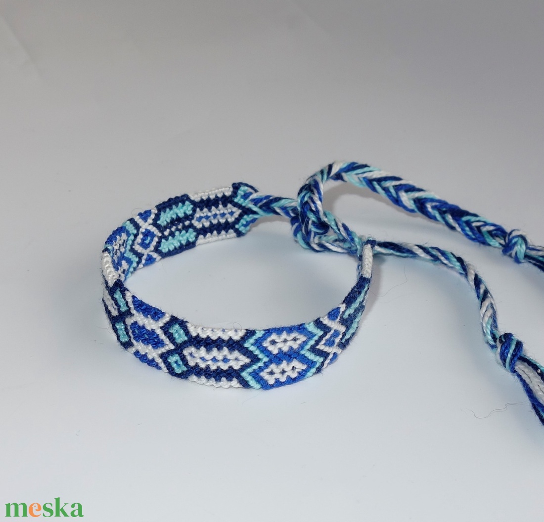 Csomózott karkötő  - ékszer - karkötő - fonott karkötő - Meska.hu