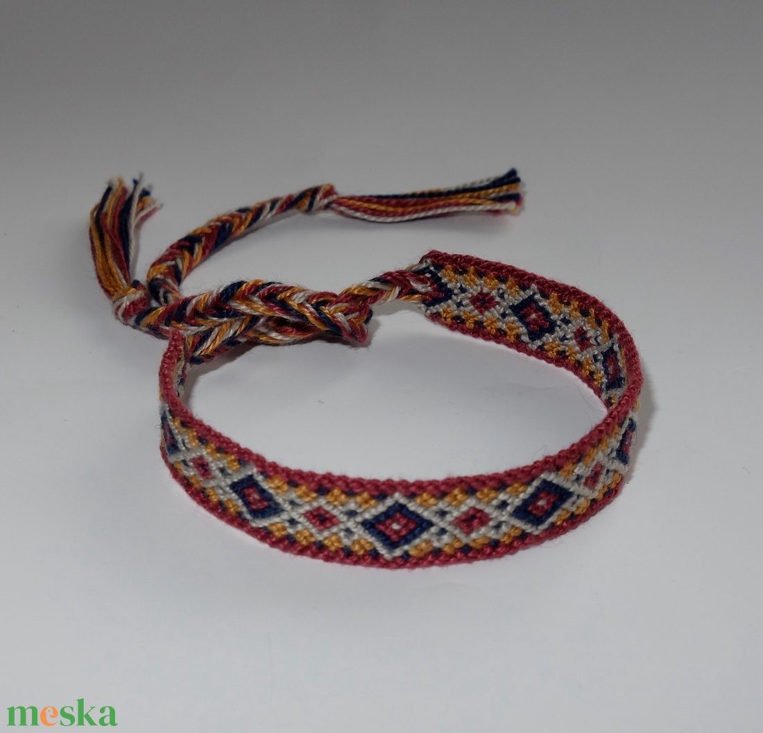 Csomózott karkötő  - ékszer - karkötő - fonott karkötő - Meska.hu