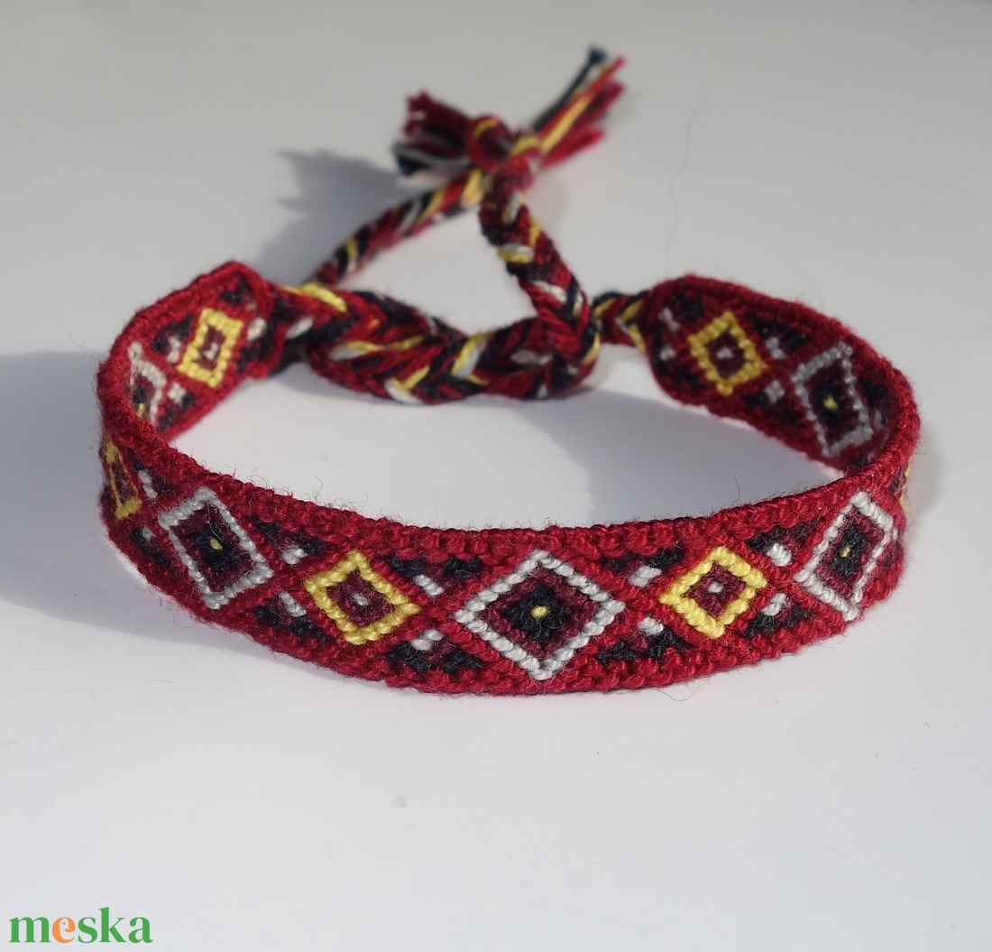 Csomózott karkötő  - ékszer - karkötő - fonott karkötő - Meska.hu