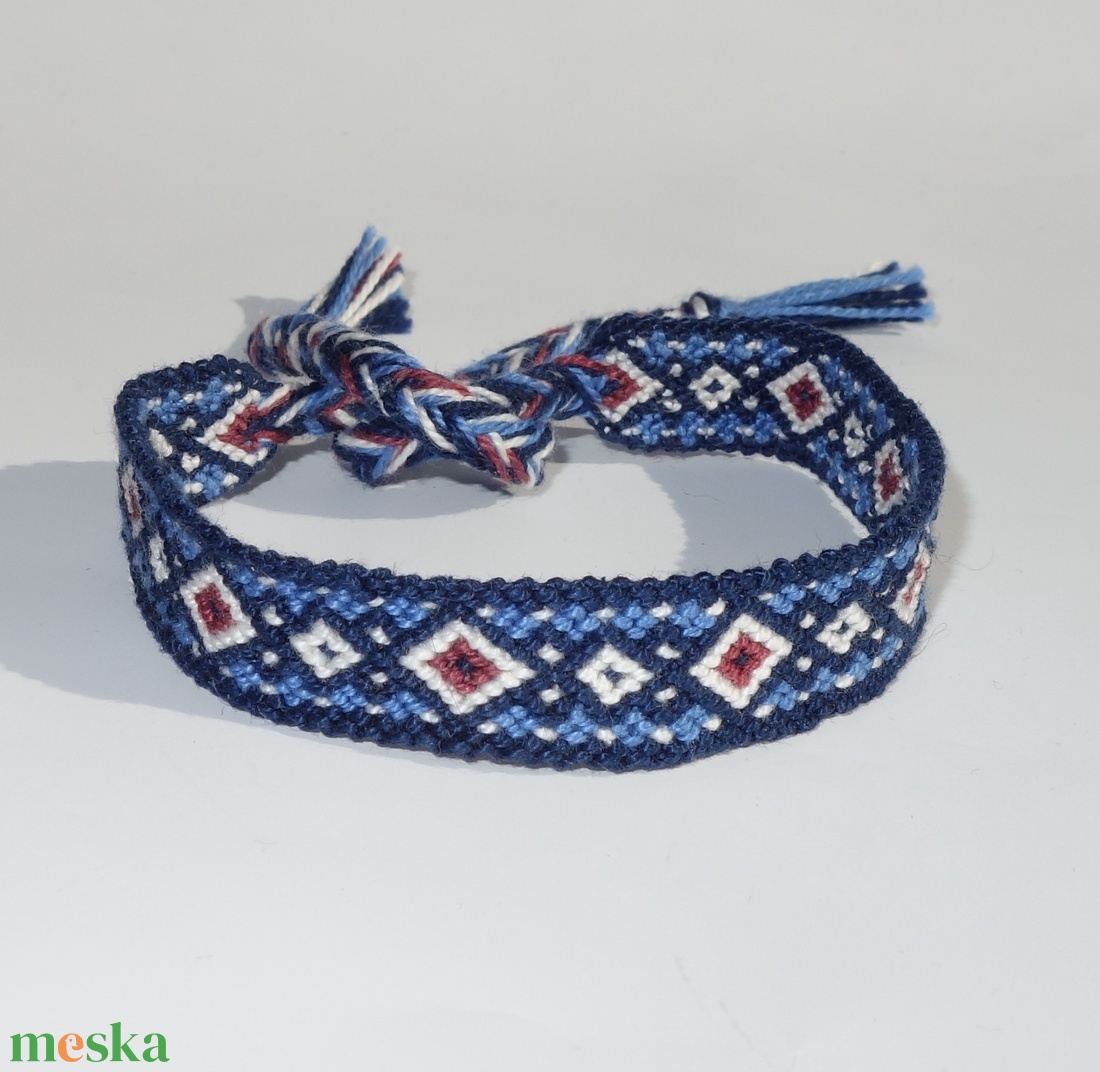 Csomózott karkötő  - ékszer - karkötő - fonott karkötő - Meska.hu