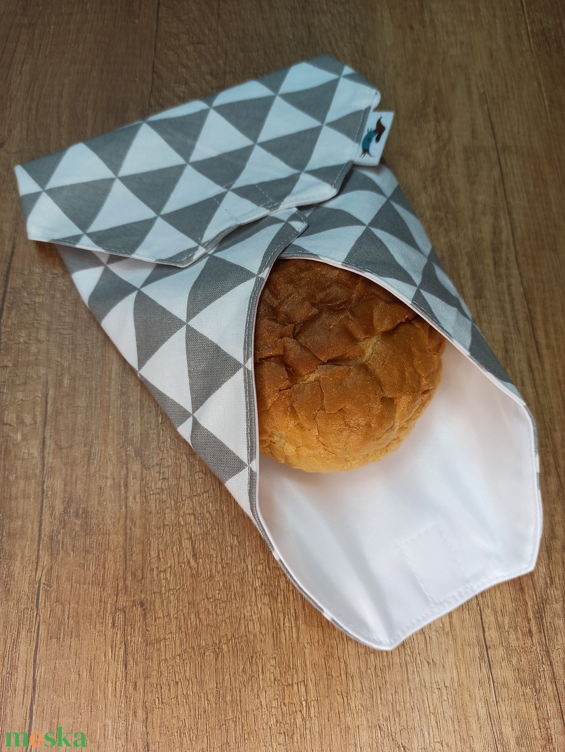 Újraszalvéta szürke-fehér háromszögek - táska & tok - uzsonna- & ebéd tartó - szendvics csomagoló - Meska.hu