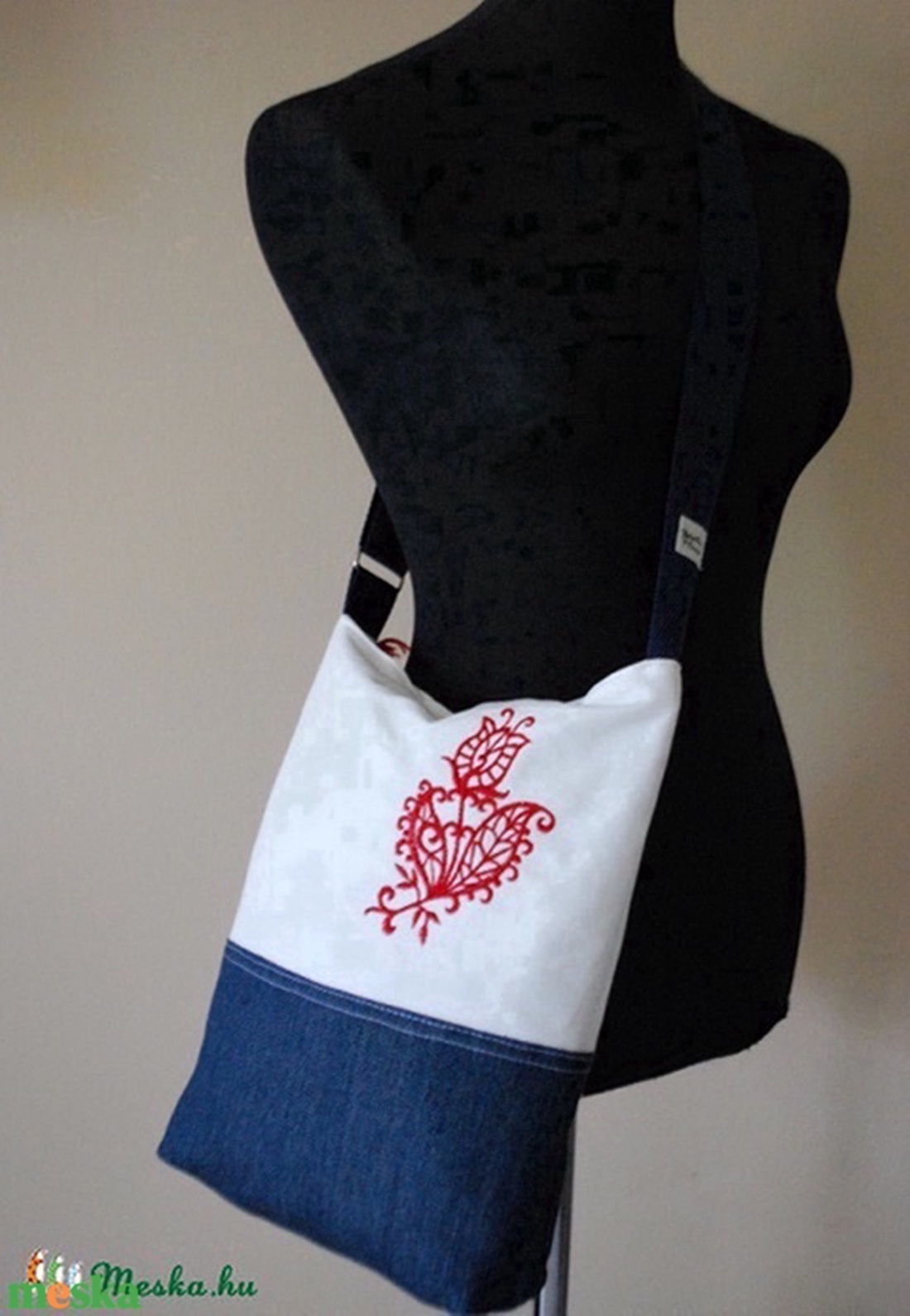 Piros tulipán farmertáska - táska & tok - kézitáska & válltáska - válltáska - Meska.hu