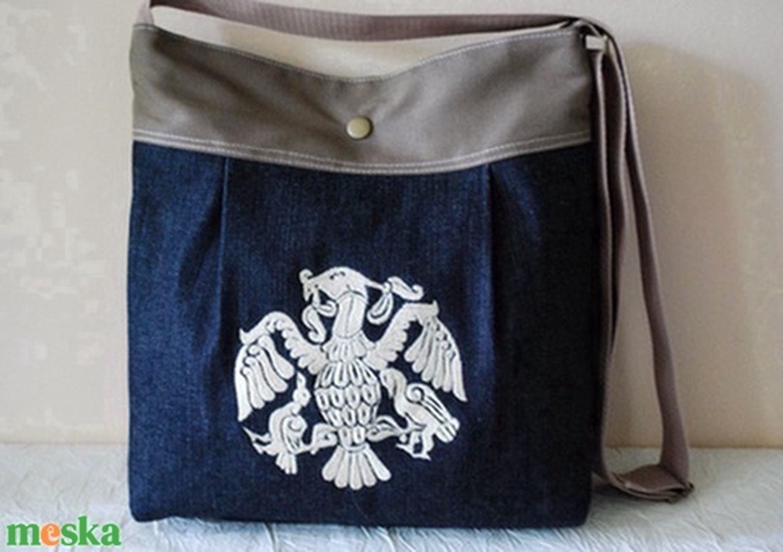 Hímzett TURULMADÁR farmertáska - táska & tok - kézitáska & válltáska - vállon átvethető táska - Meska.hu