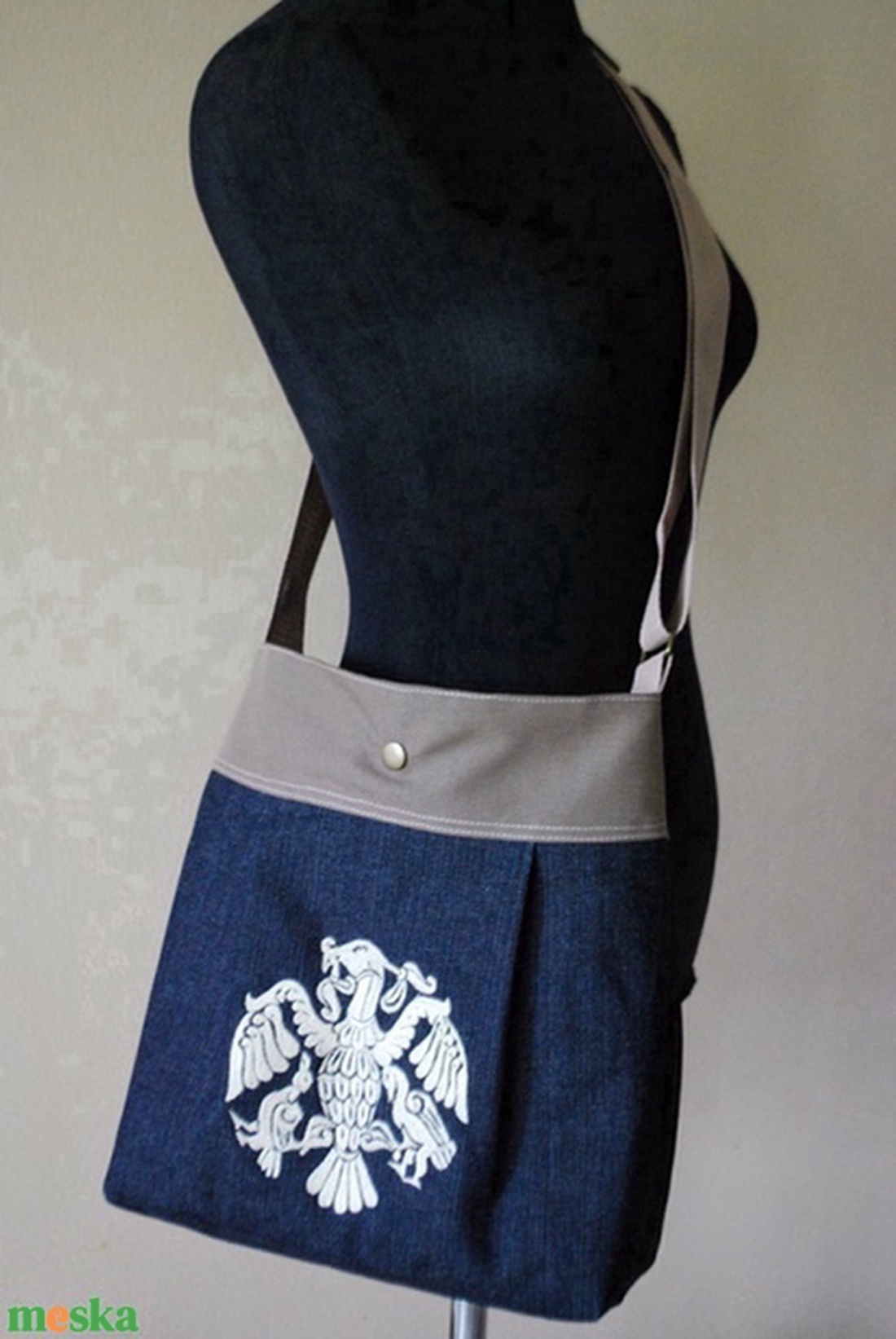 Hímzett TURULMADÁR farmertáska - táska & tok - kézitáska & válltáska - vállon átvethető táska - Meska.hu